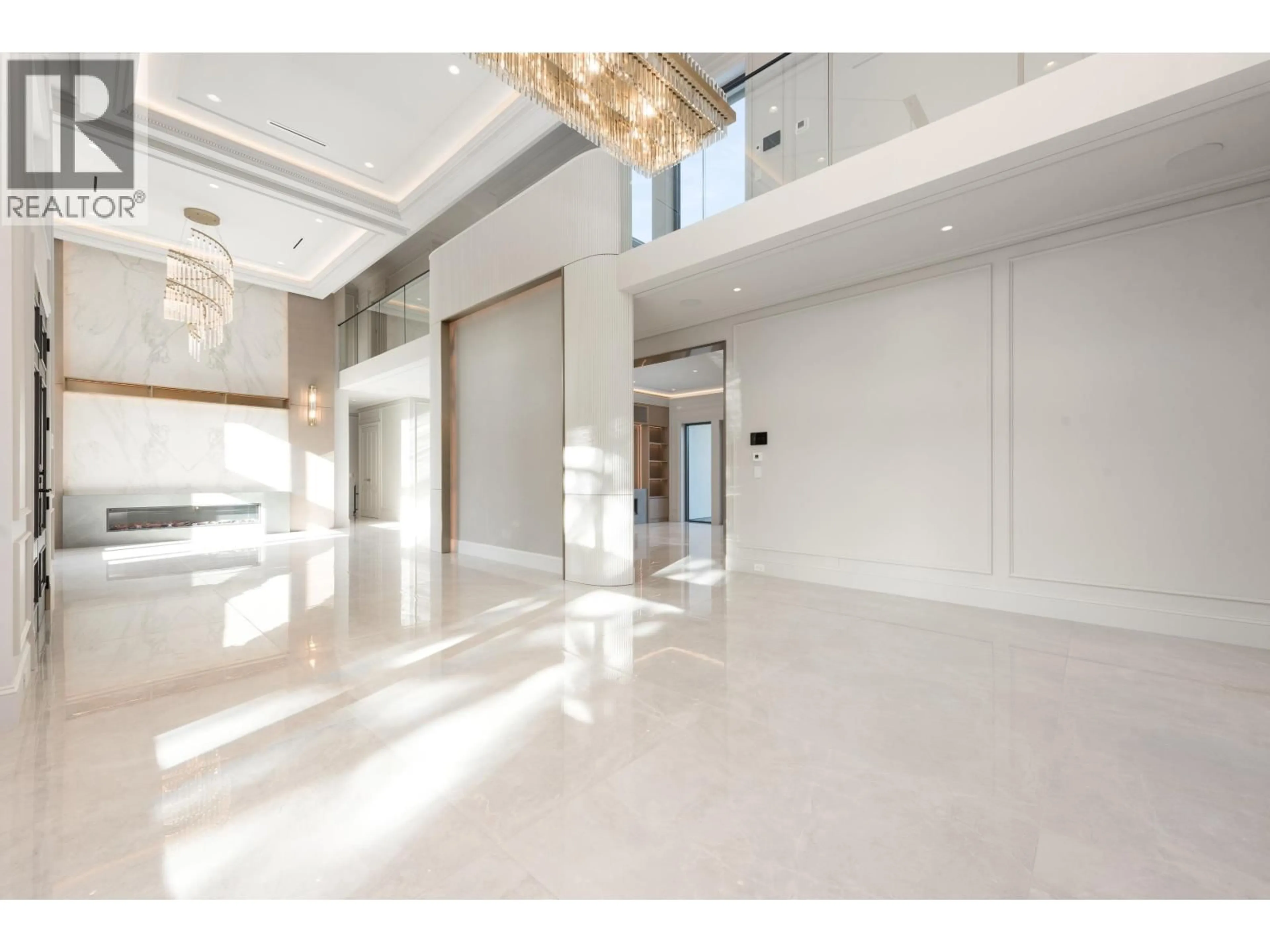 Indoor foyer for 9640 PINEWELL CRESCENT, Richmond British Columbia V7A2C8