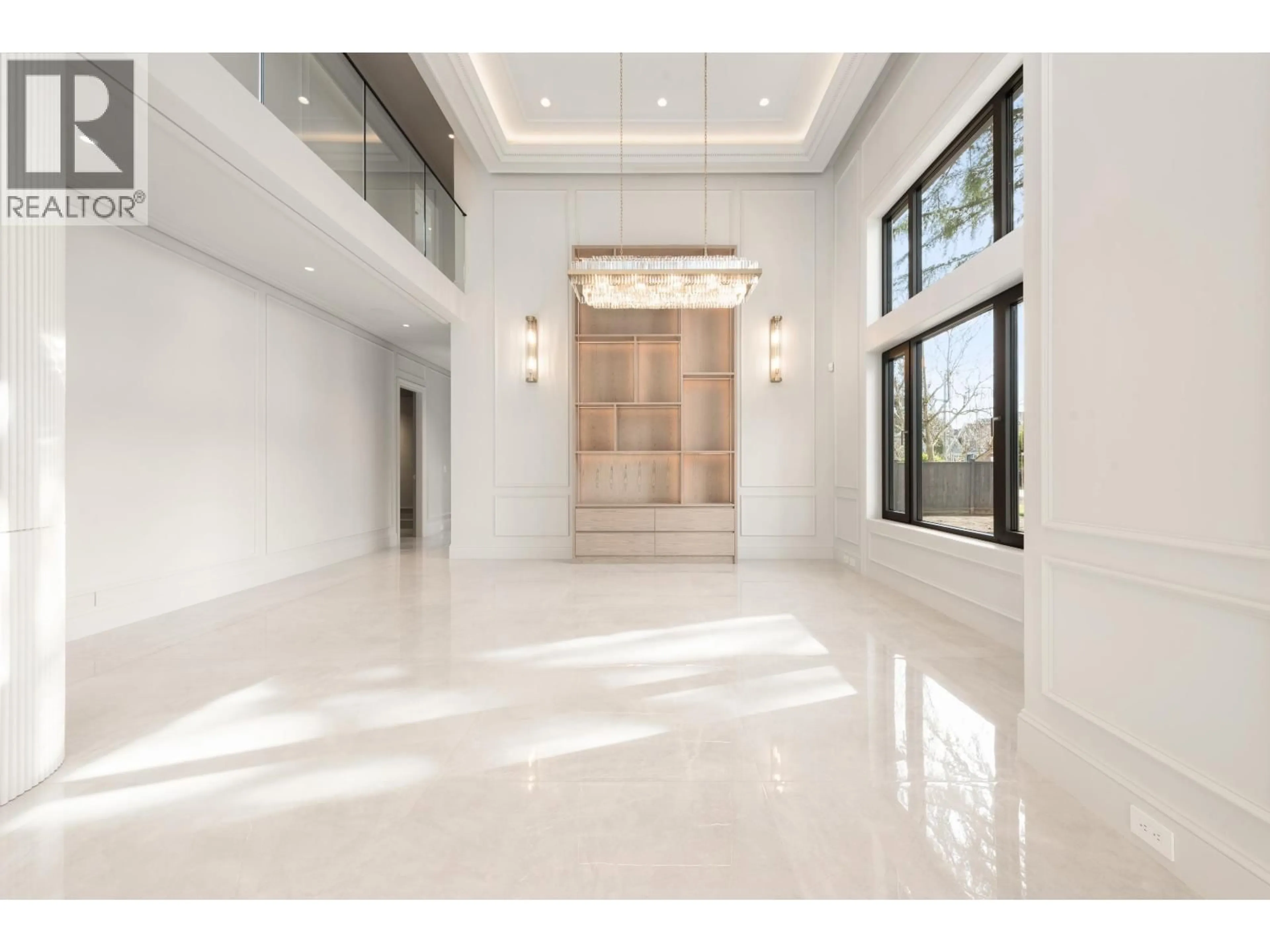 Indoor foyer for 9640 PINEWELL CRESCENT, Richmond British Columbia V7A2C8