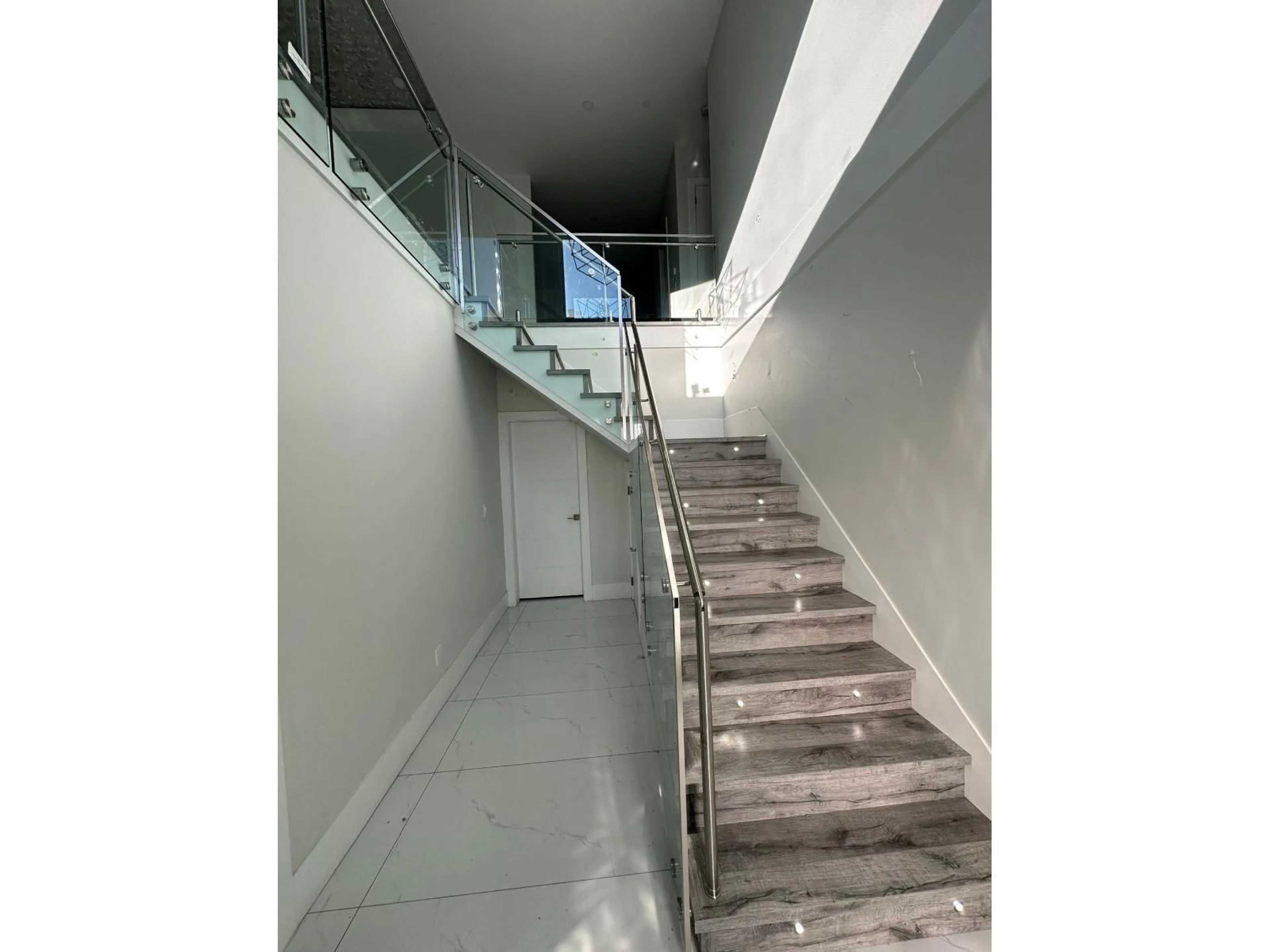 Stairs for 32651 CUNNINGHAM AVENUE, Mission British Columbia V4S0E5