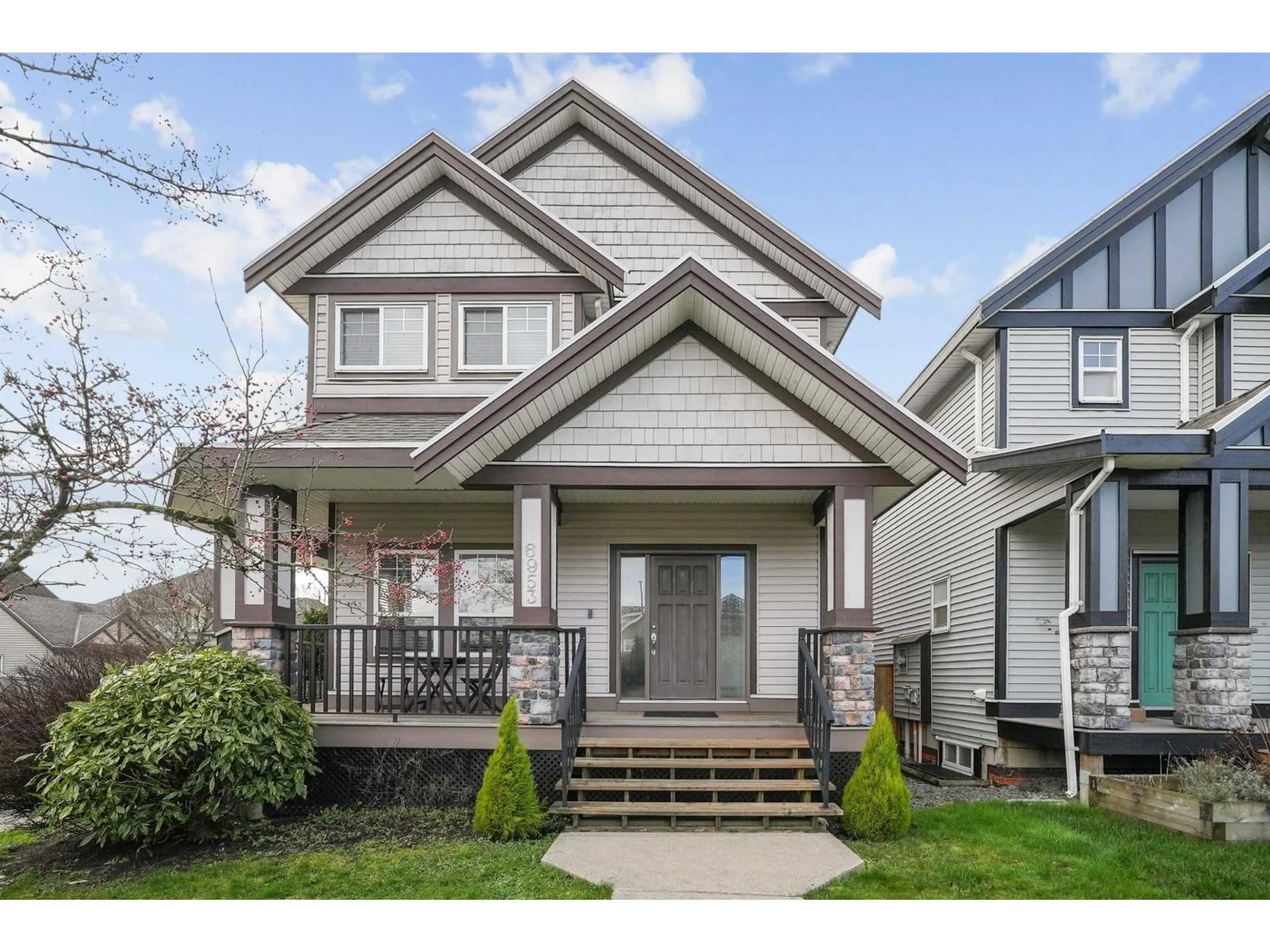 Home with vinyl exterior material, street for 6953 192 STREET, Surrey British Columbia V4N5W6