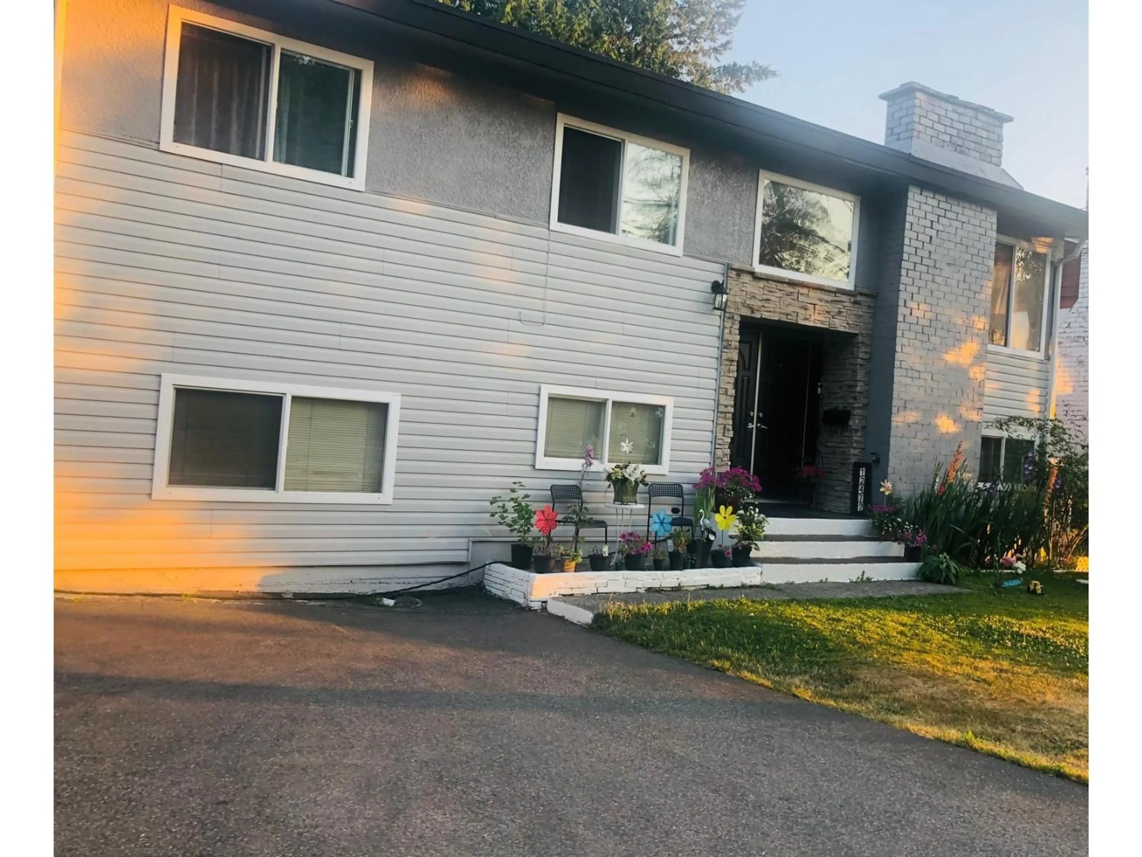 Home with vinyl exterior material, street for 12472 100 AVENUE, Surrey British Columbia V3V2X5