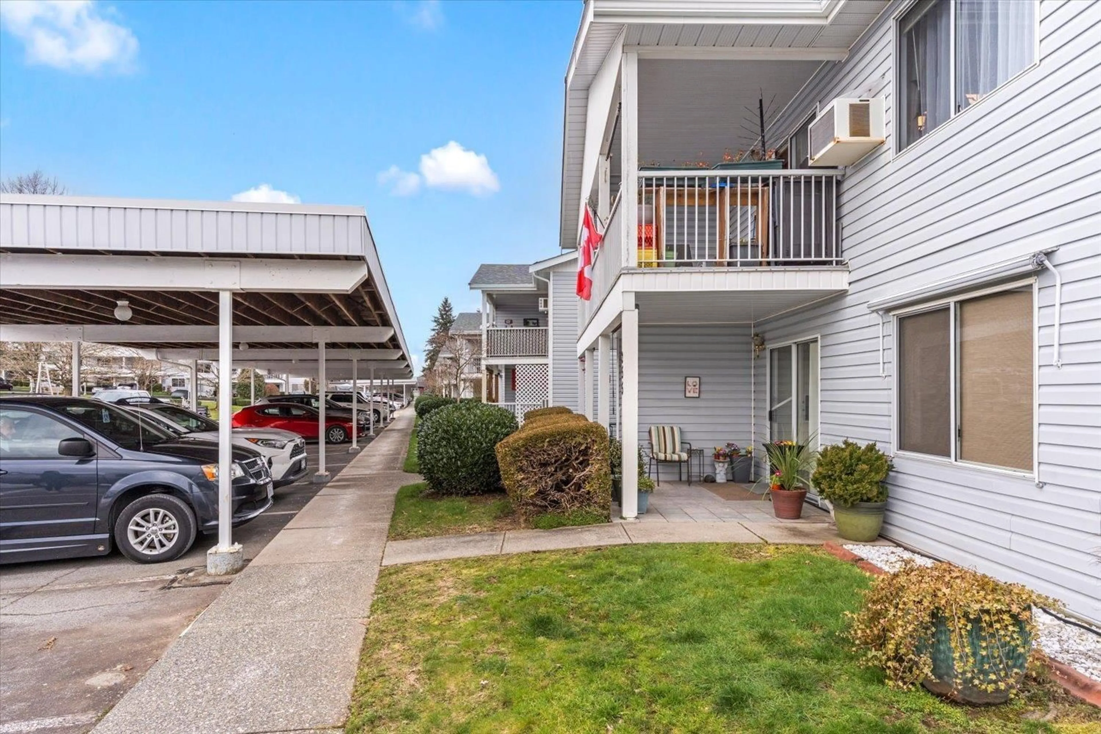 Patio, street for 256 - 32691 GARIBALDI DRIVE, Abbotsford British Columbia V2T5T7