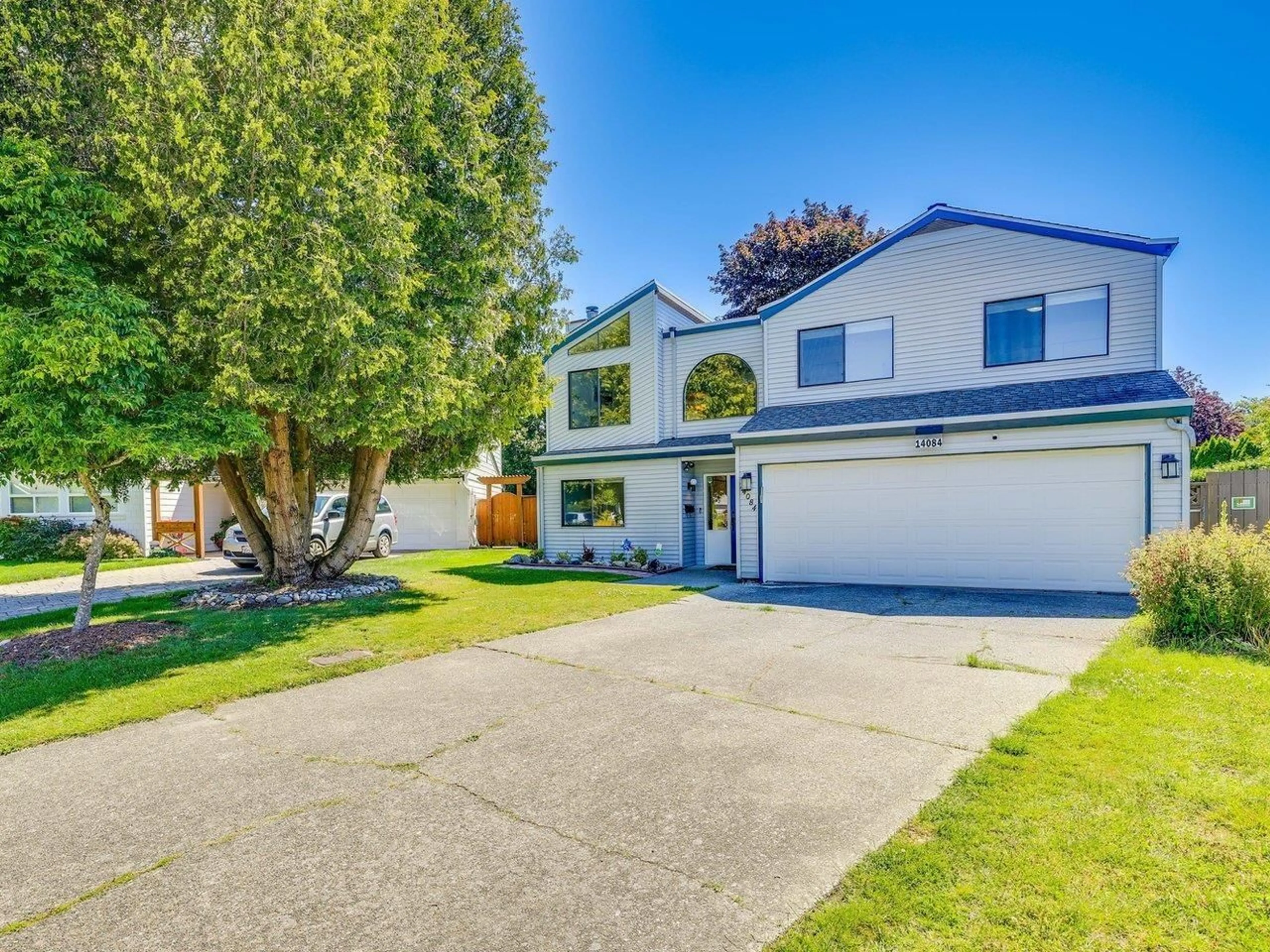 A pic from outside/outdoor area/front of a property/back of a property/a pic from drone, street for 14084 17B AVENUE, Surrey British Columbia V4A6S8