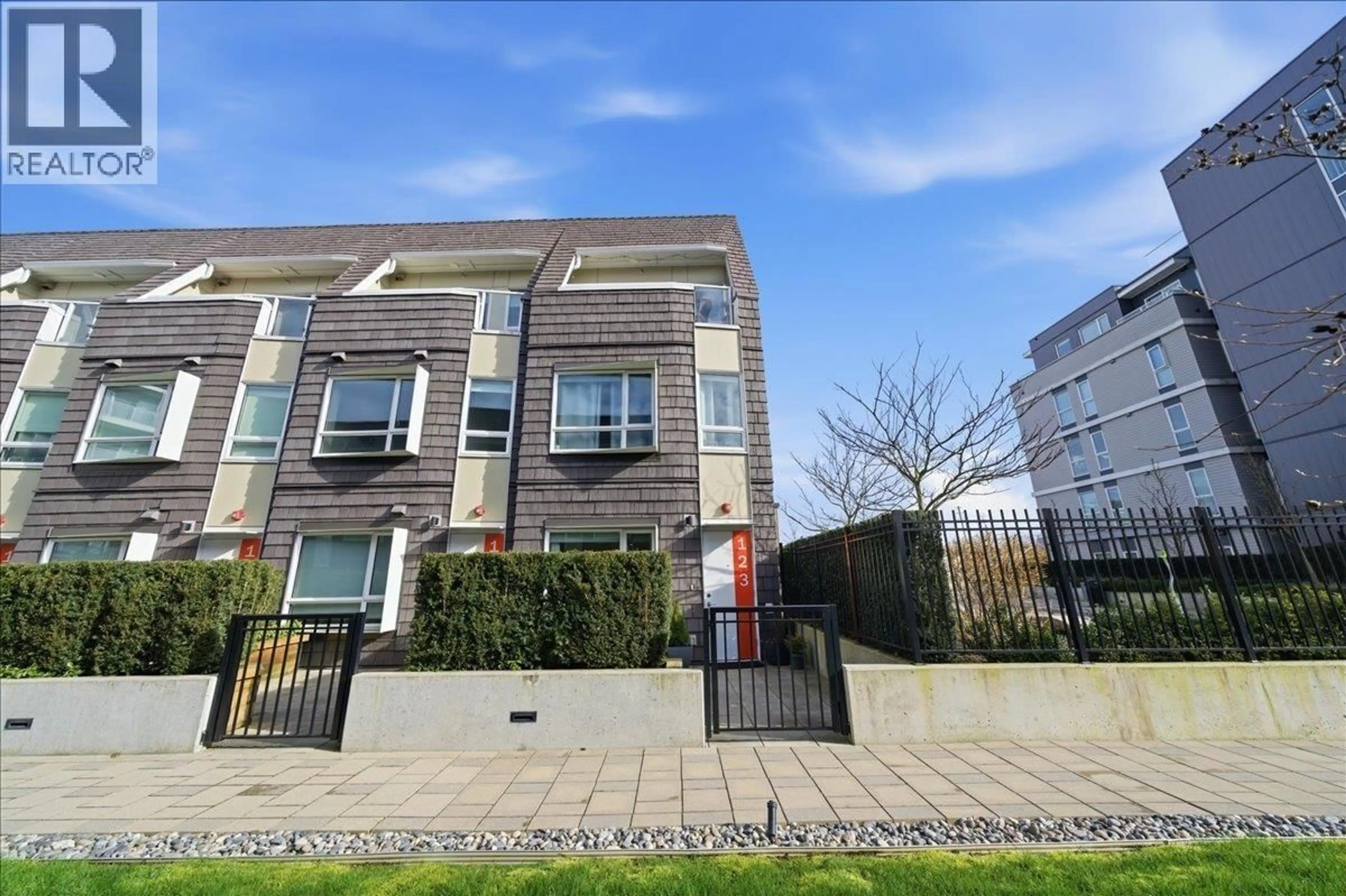 A pic from outside/outdoor area/front of a property/back of a property/a pic from drone, street for 123 - 12040 PLAZA STREET, Maple Ridge British Columbia V2X5X9