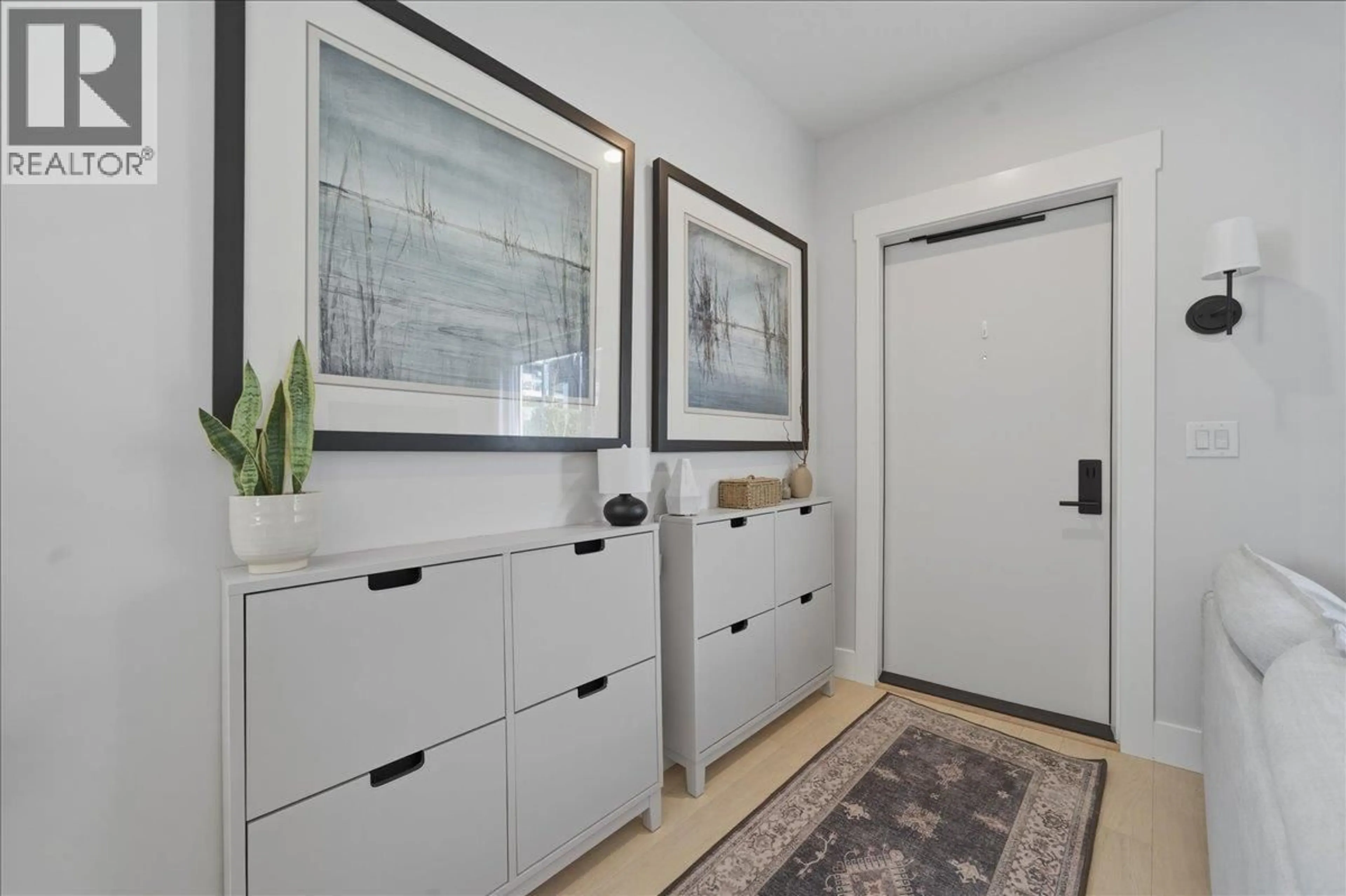 Indoor entryway for 123 - 12040 PLAZA STREET, Maple Ridge British Columbia V2X5X9