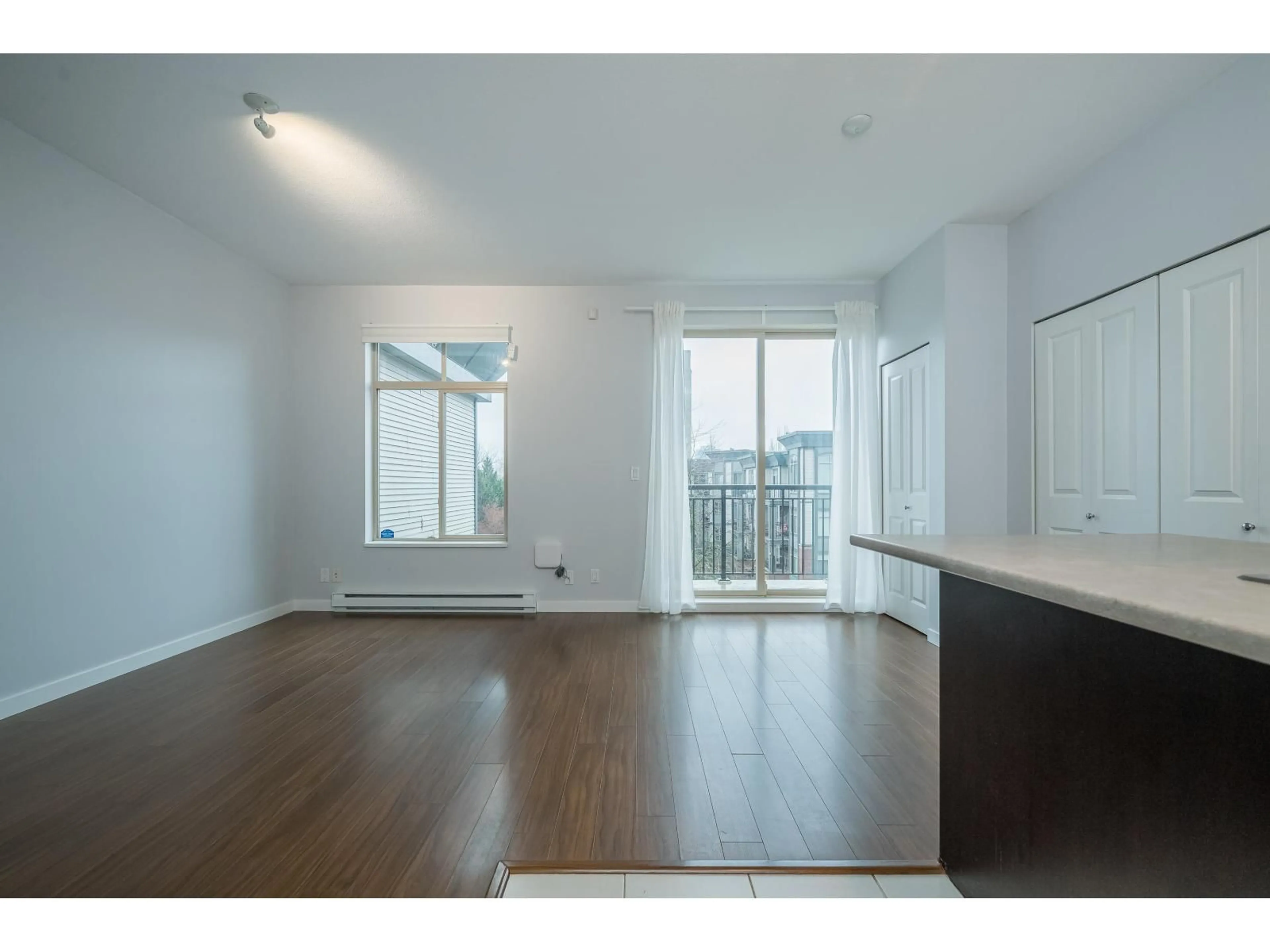 Unknown for 402 - 10455 UNIVERSITY DRIVE, Surrey British Columbia V3T0A5