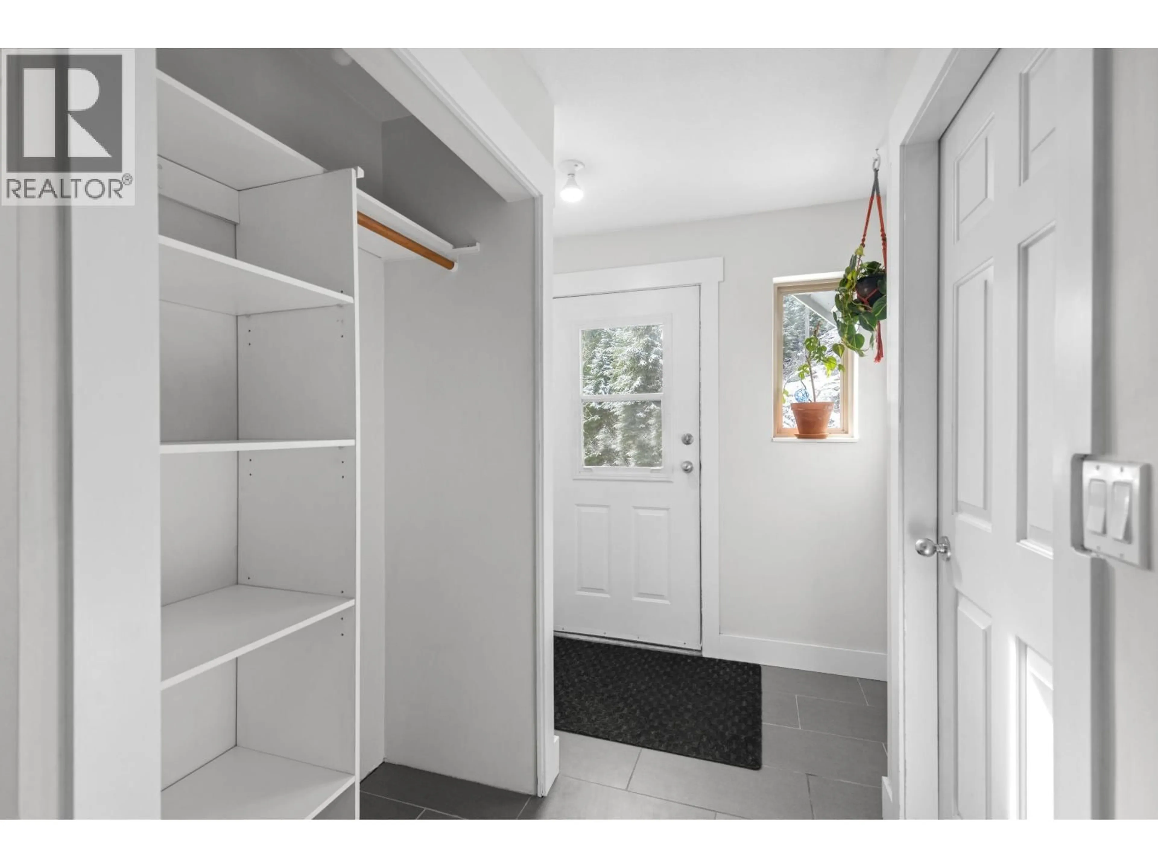 Indoor entryway for 3 - 2720 CHEAKAMUS WAY, Whistler British Columbia V8E0M1