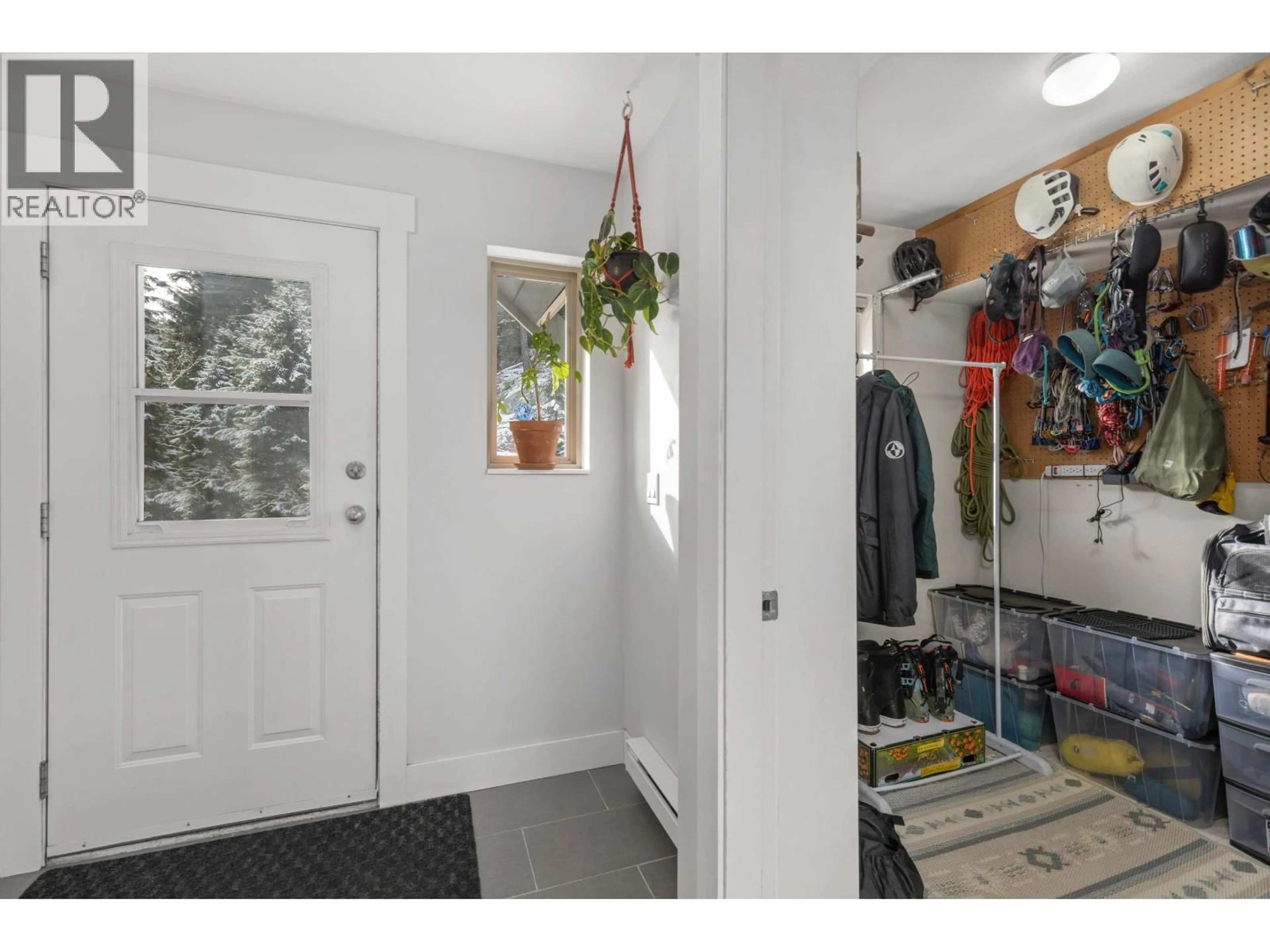 Indoor entryway for 3 - 2720 CHEAKAMUS WAY, Whistler British Columbia V8E0M1