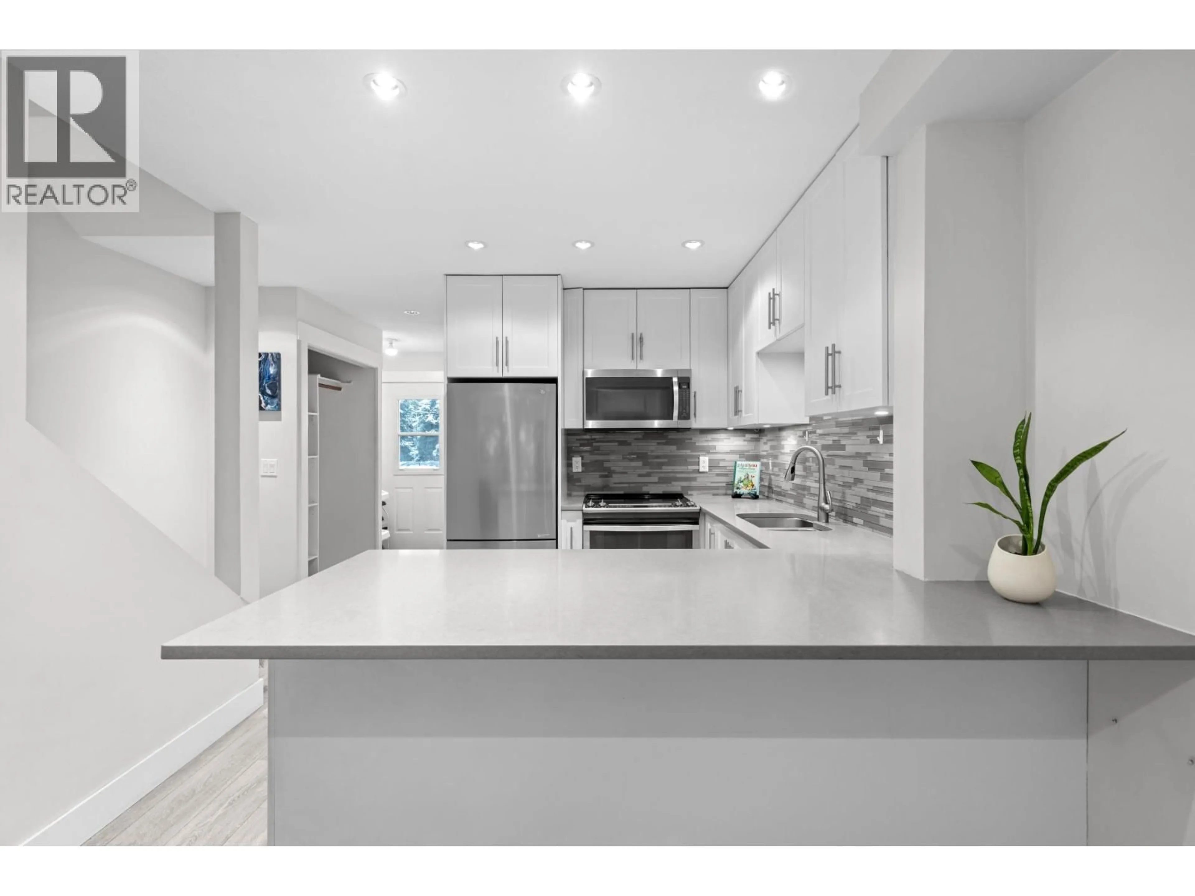 Open concept kitchen, ceramic/tile floor for 3 - 2720 CHEAKAMUS WAY, Whistler British Columbia V8E0M1