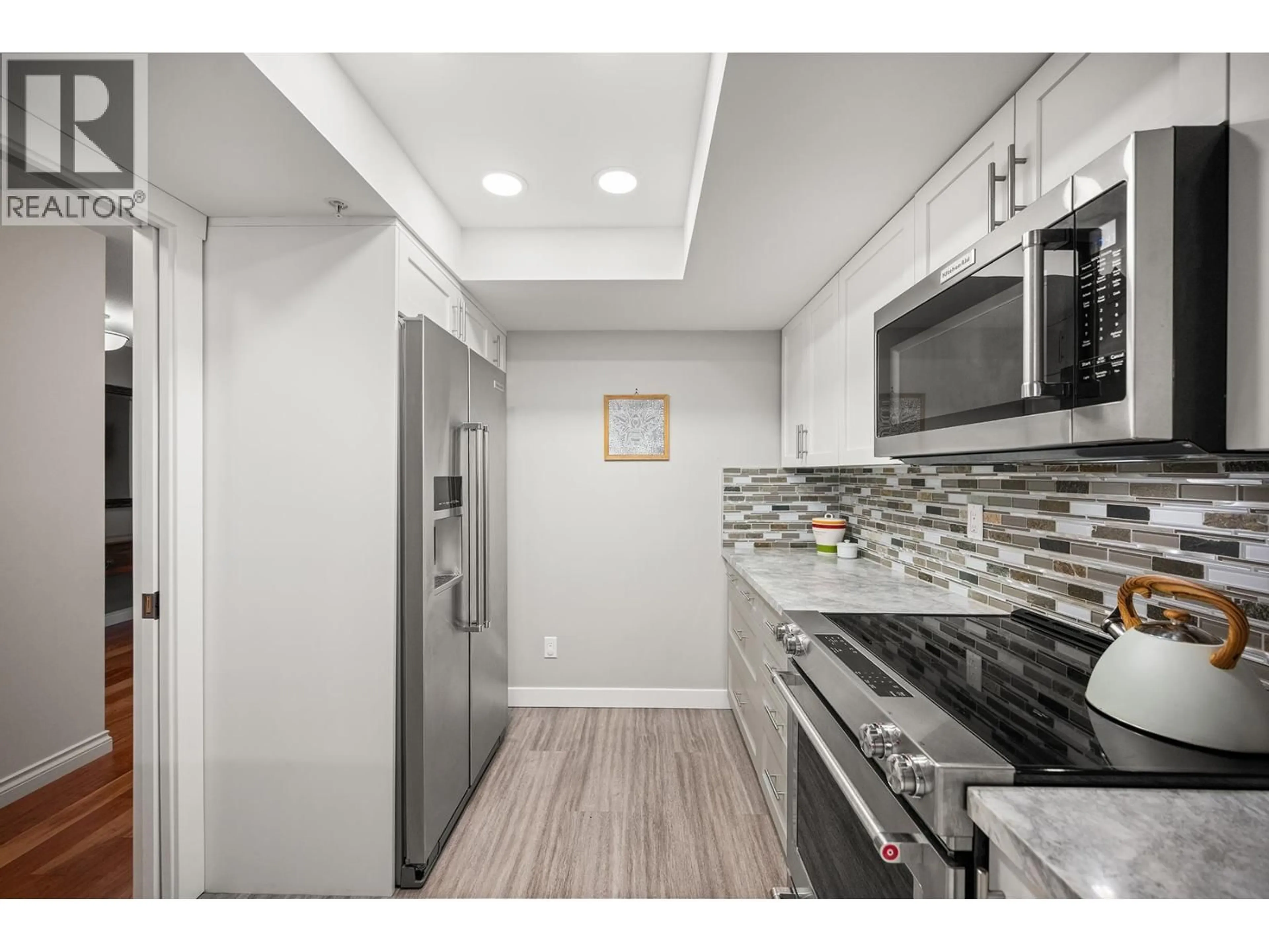 Standard kitchen, unknown for 1004 - 200 NEWPORT DRIVE, Port Moody British Columbia V3H5B7