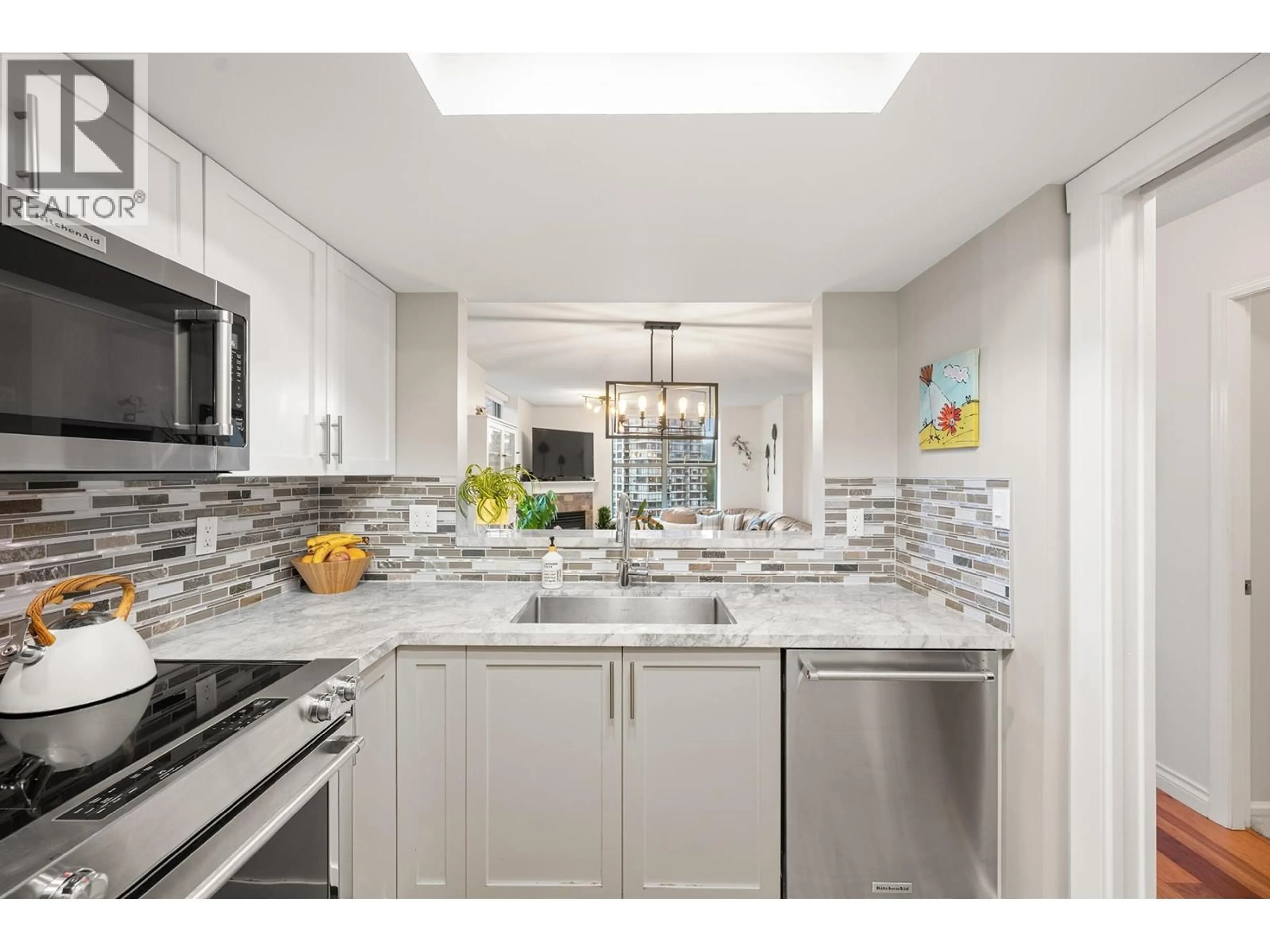 Open concept kitchen, ceramic/tile floor for 1004 - 200 NEWPORT DRIVE, Port Moody British Columbia V3H5B7