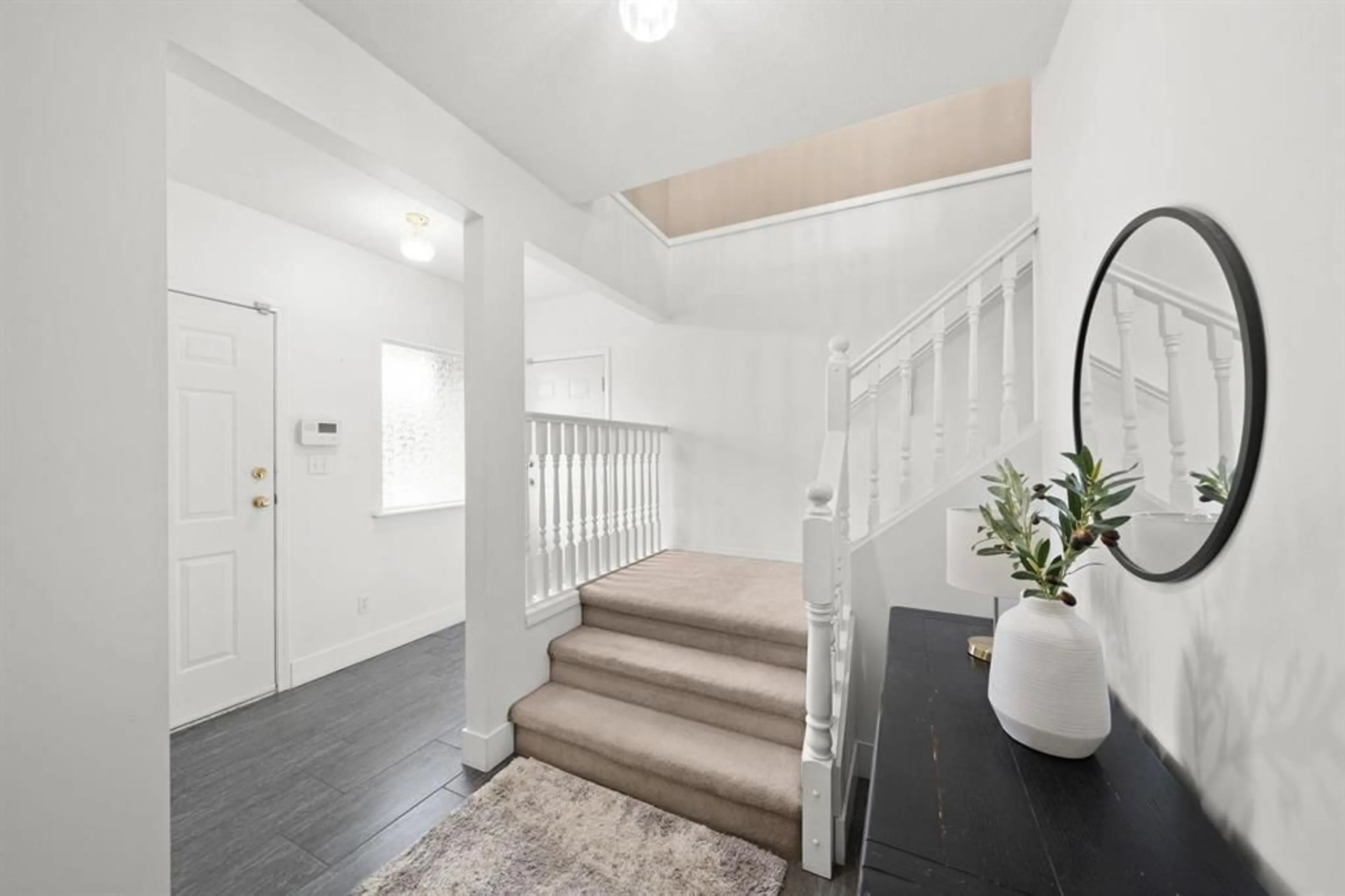 Indoor entryway for 30980 BROOKDALE COURT, Abbotsford British Columbia V2T5S3