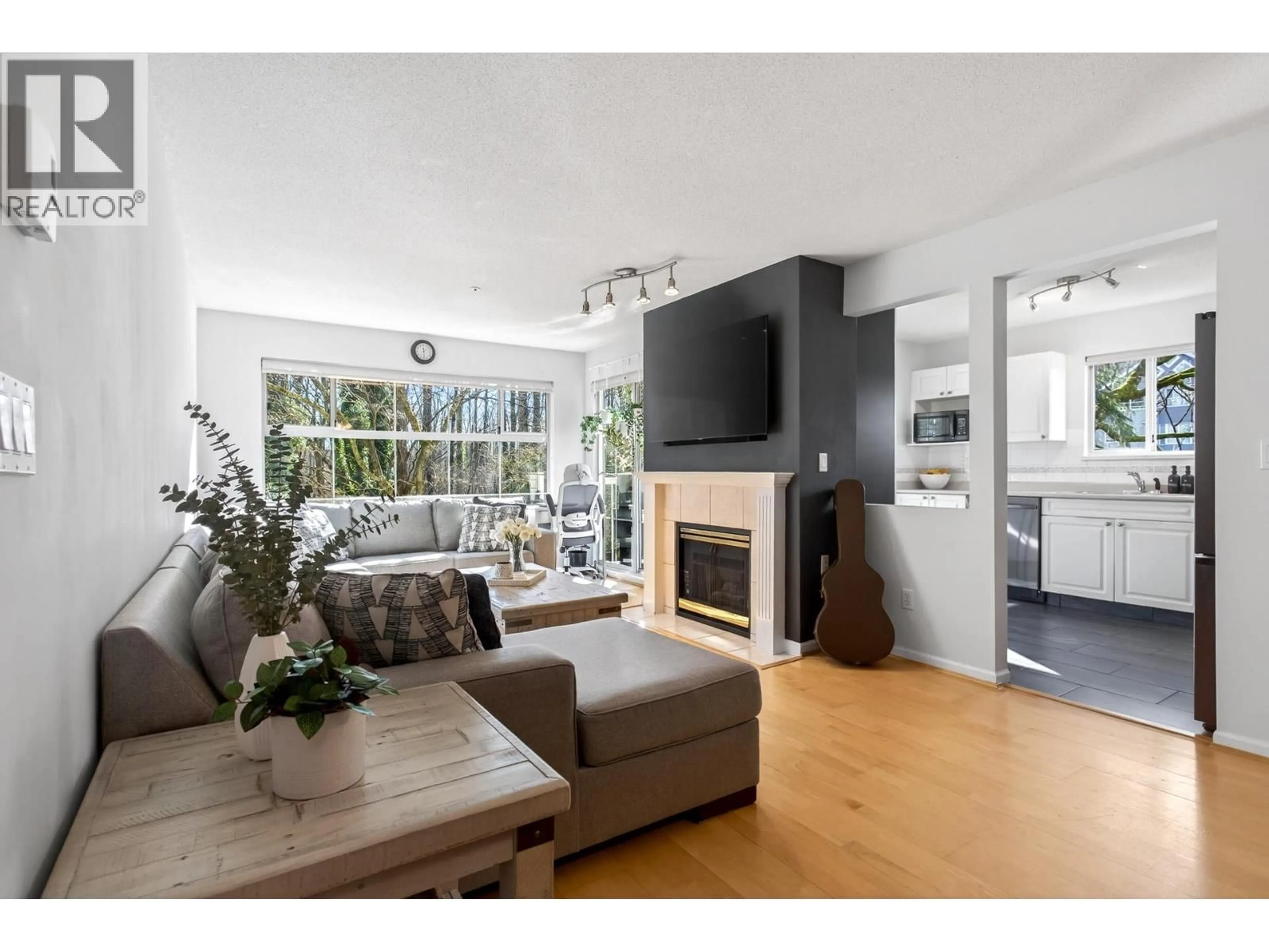 Living room with furniture, unknown for 218 - 2678 DIXON STREET, Port Coquitlam British Columbia V3C6L7