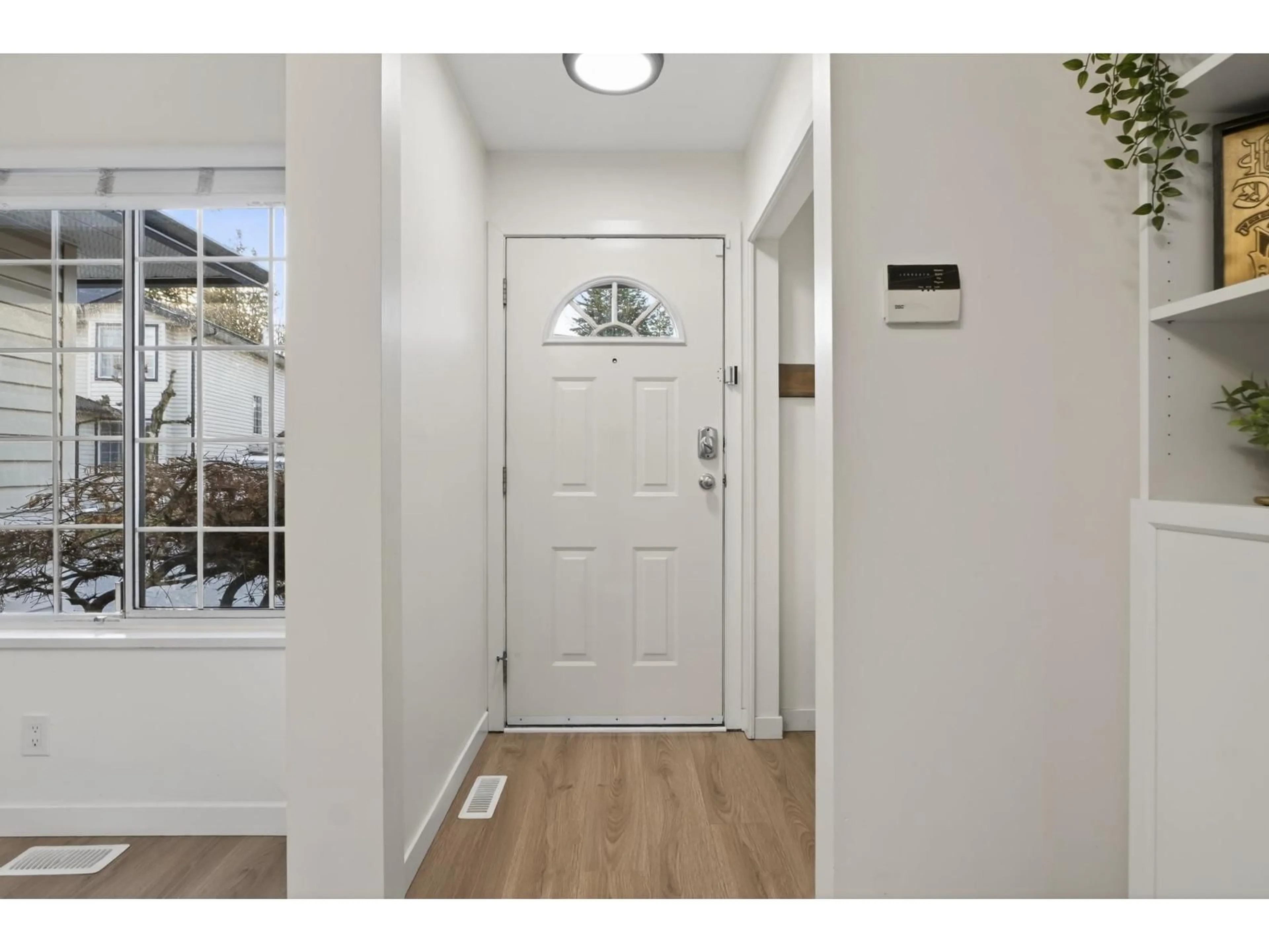 Indoor entryway for 114 - 9561 207 STREET, Langley British Columbia V1M2P3