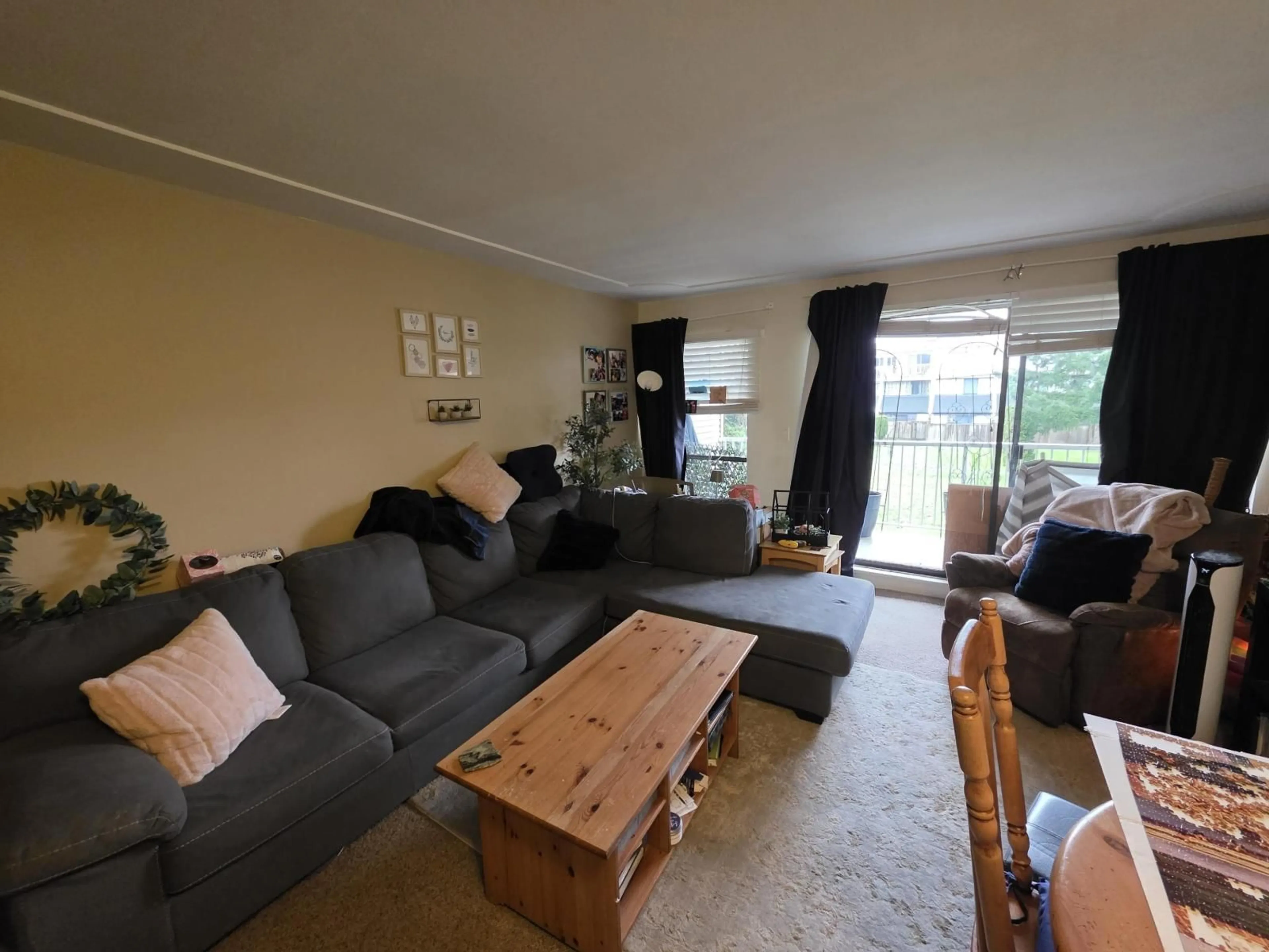 Living room with furniture, unknown for 68 - 17712 60 AVENUE, Surrey British Columbia V3S1V2