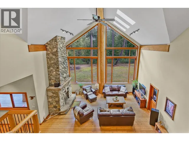 2 WALKERVILLE ROAD, Pemberton 3