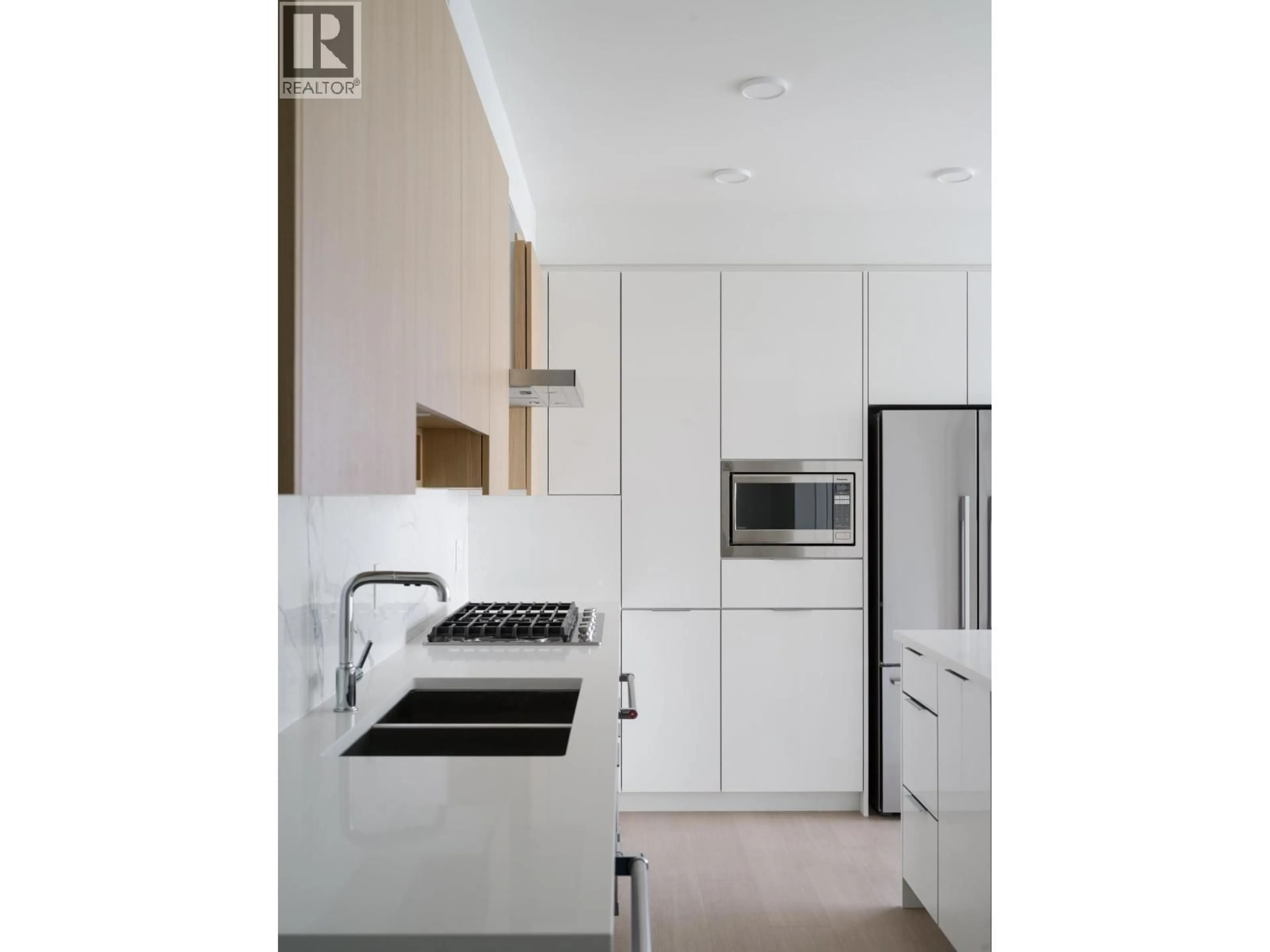 Contemporary kitchen, unknown for 1904 - 7683 PARK CRESCENT, Burnaby British Columbia V3N0J4