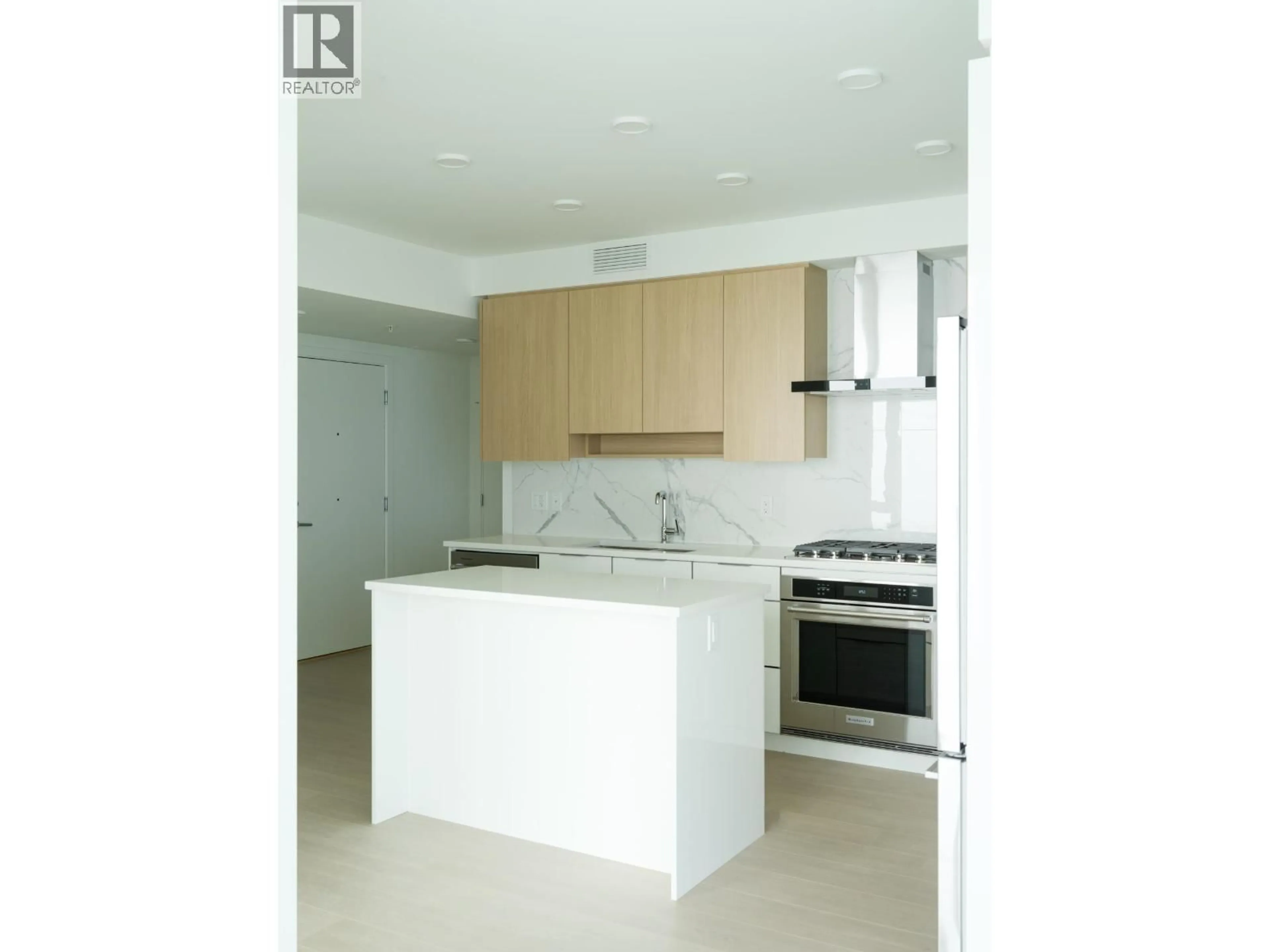 Standard kitchen, unknown for 1904 - 7683 PARK CRESCENT, Burnaby British Columbia V3N0J4