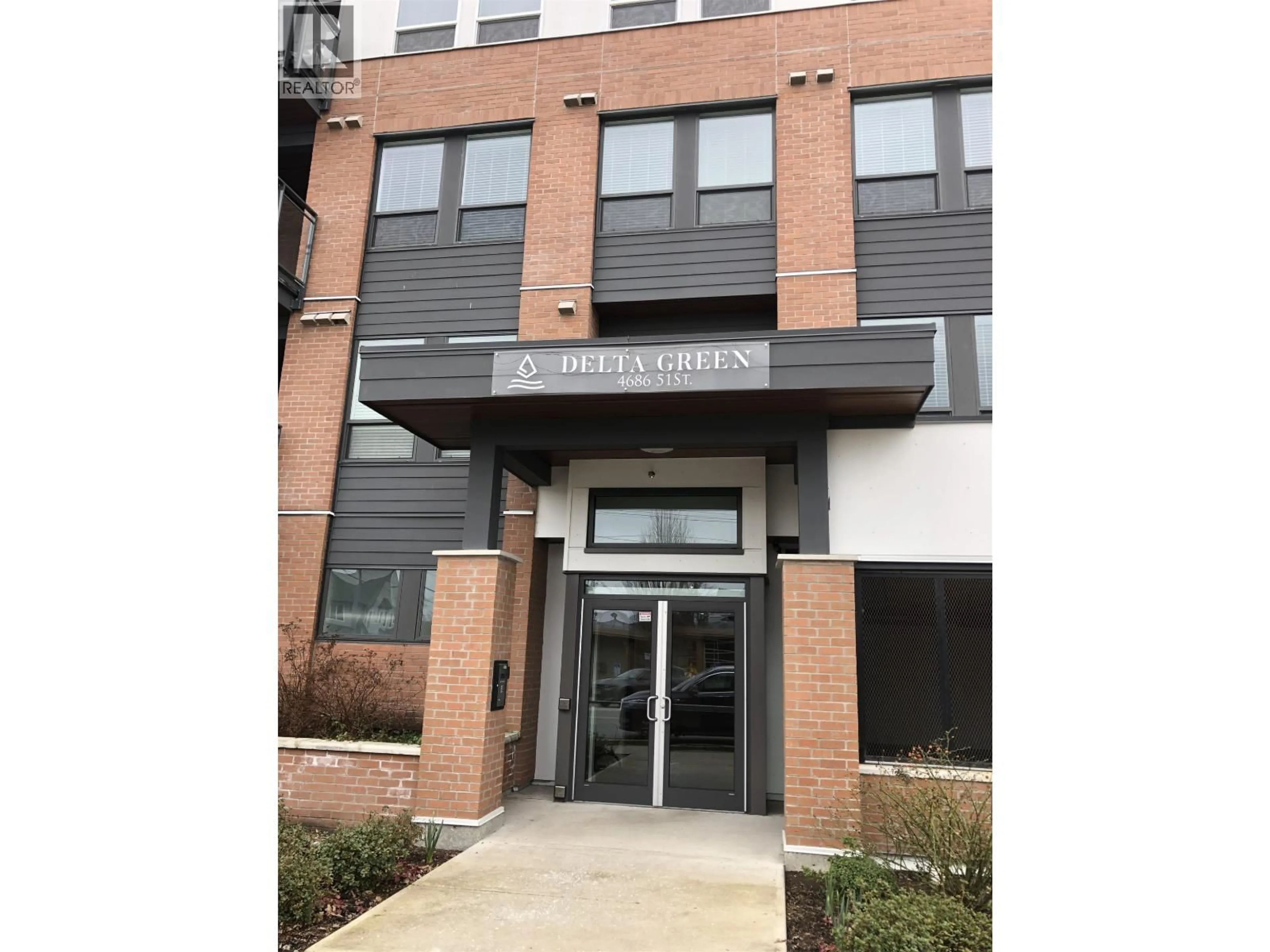 Indoor foyer for 107 - 4686 51 STREET, Delta British Columbia V4K2V7