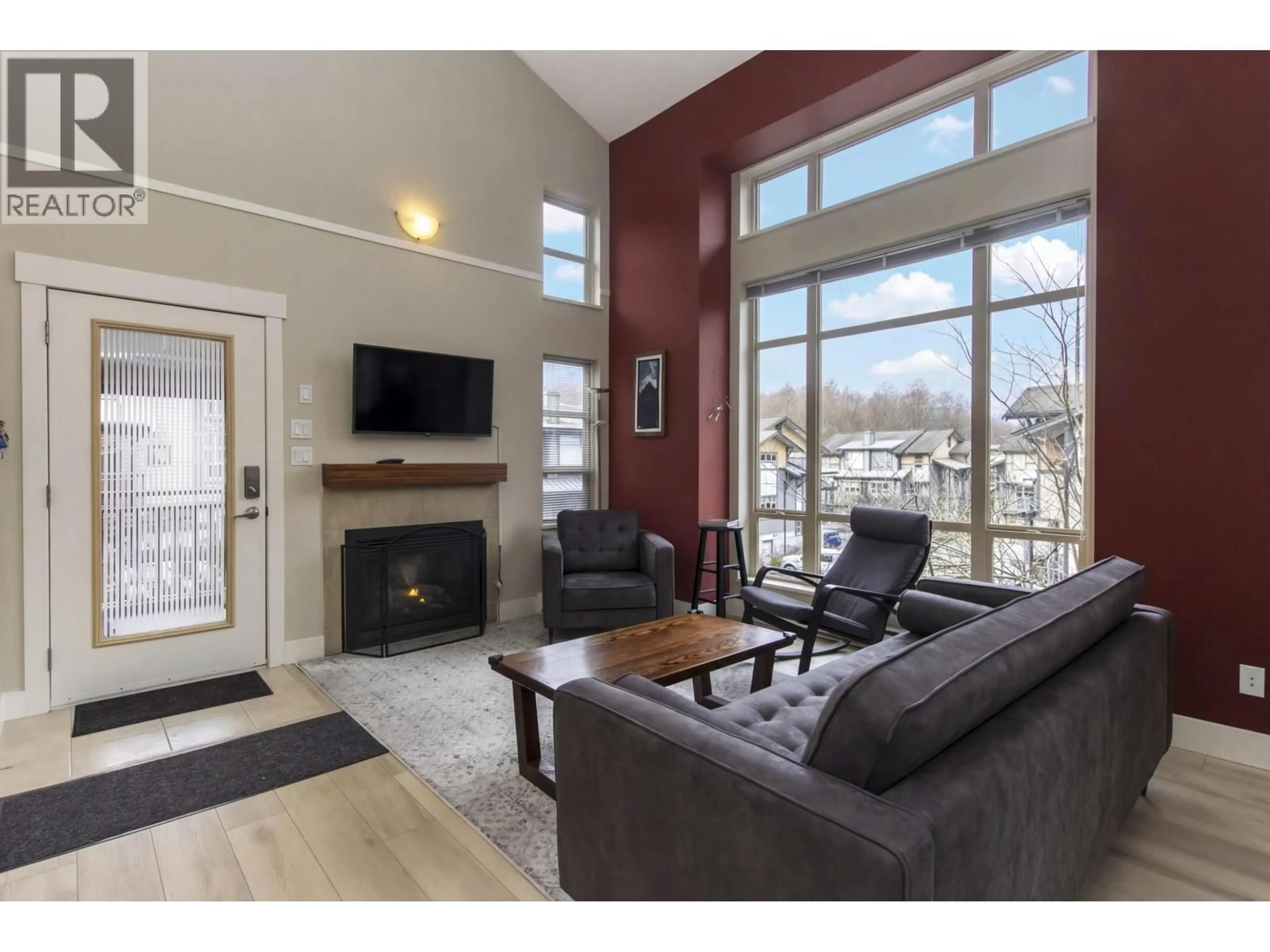 Living room with furniture, wood/laminate floor for 201 - 1174 WINGTIP PLACE, Squamish British Columbia V8B0N4