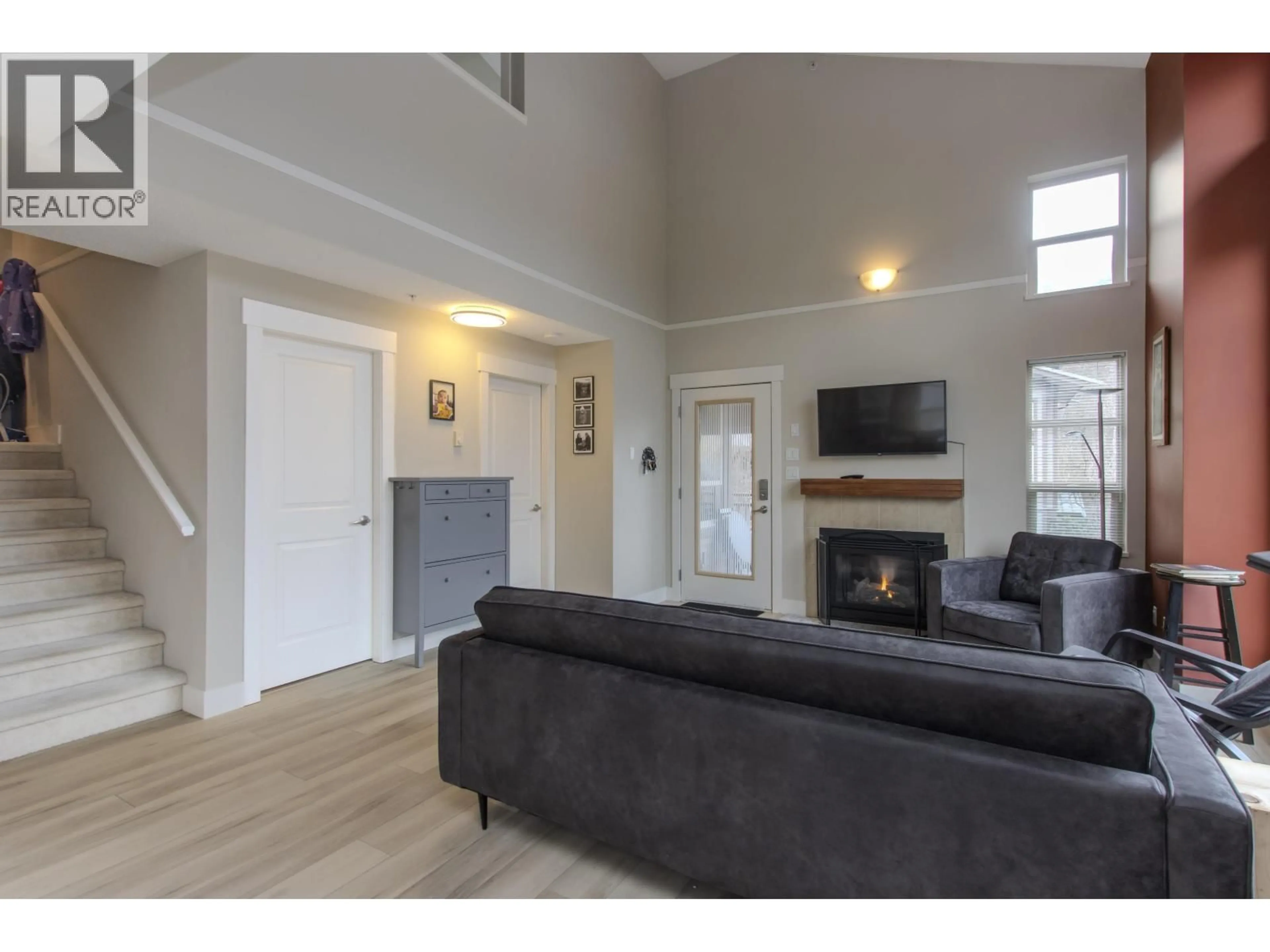 Living room with furniture, unknown for 201 - 1174 WINGTIP PLACE, Squamish British Columbia V8B0N4