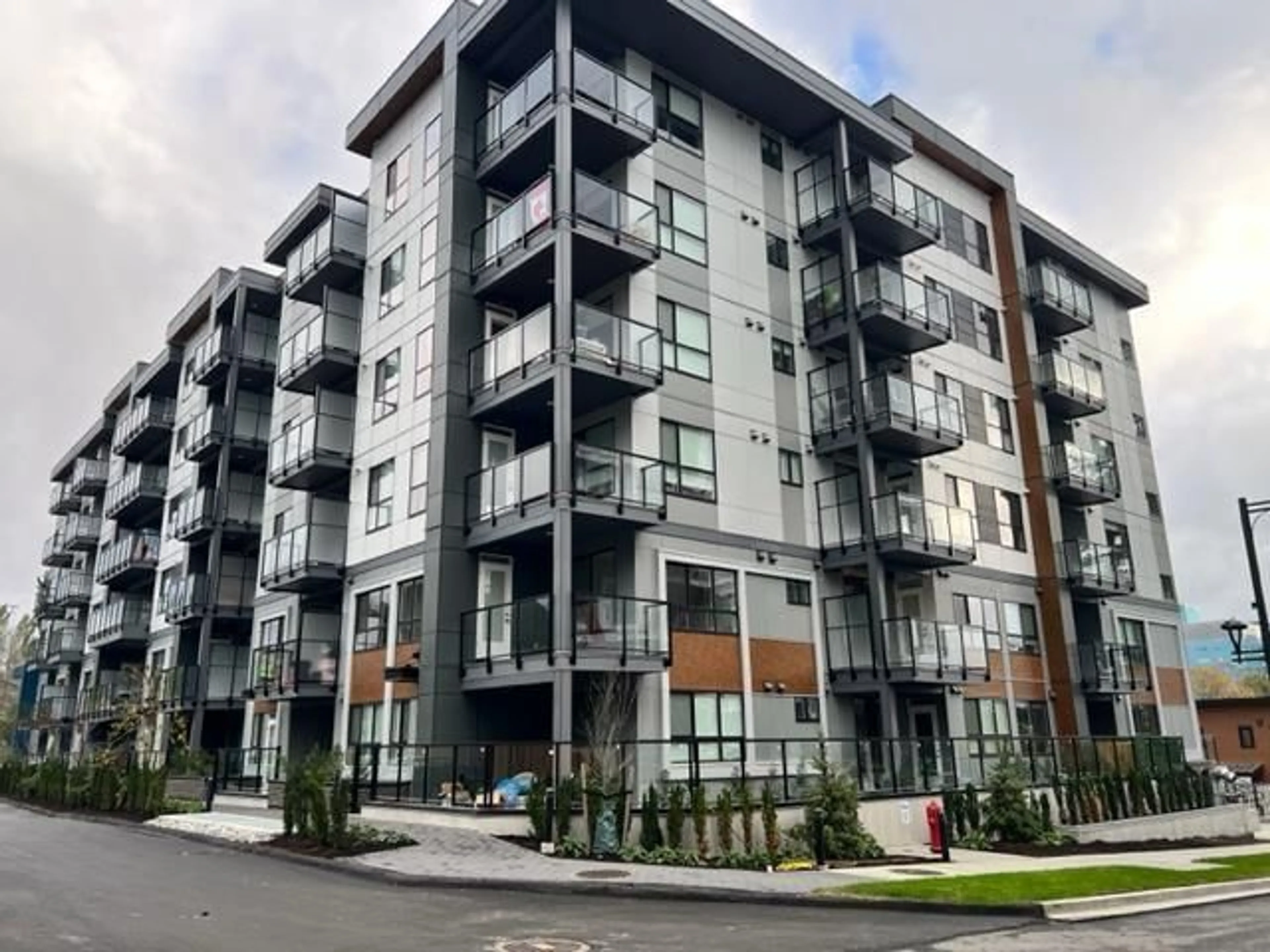 Unknown for 304 - 13458 95 AVENUE, Surrey British Columbia V3V0H1