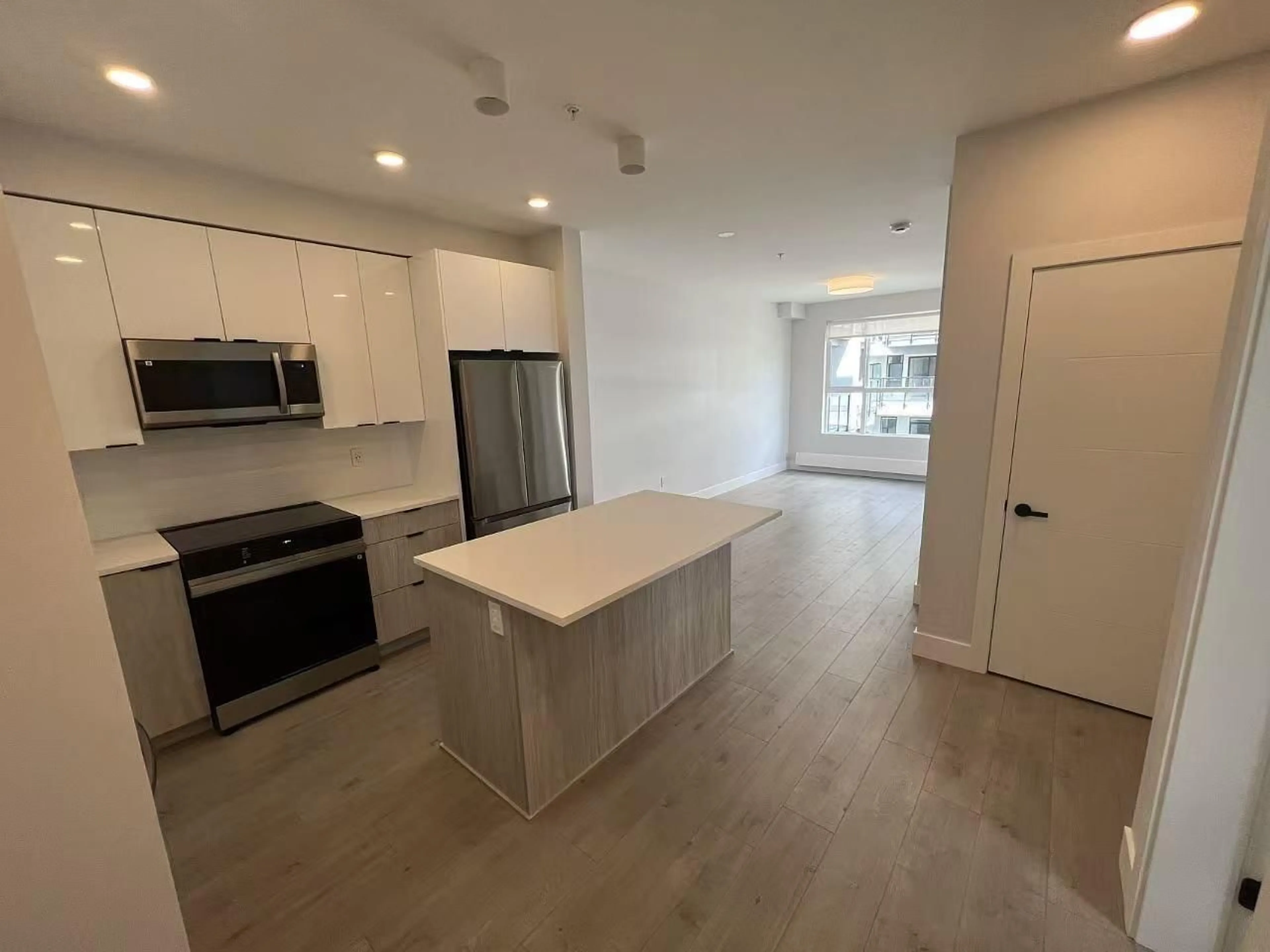 Open concept kitchen, unknown for 304 - 13458 95 AVENUE, Surrey British Columbia V3V0H1