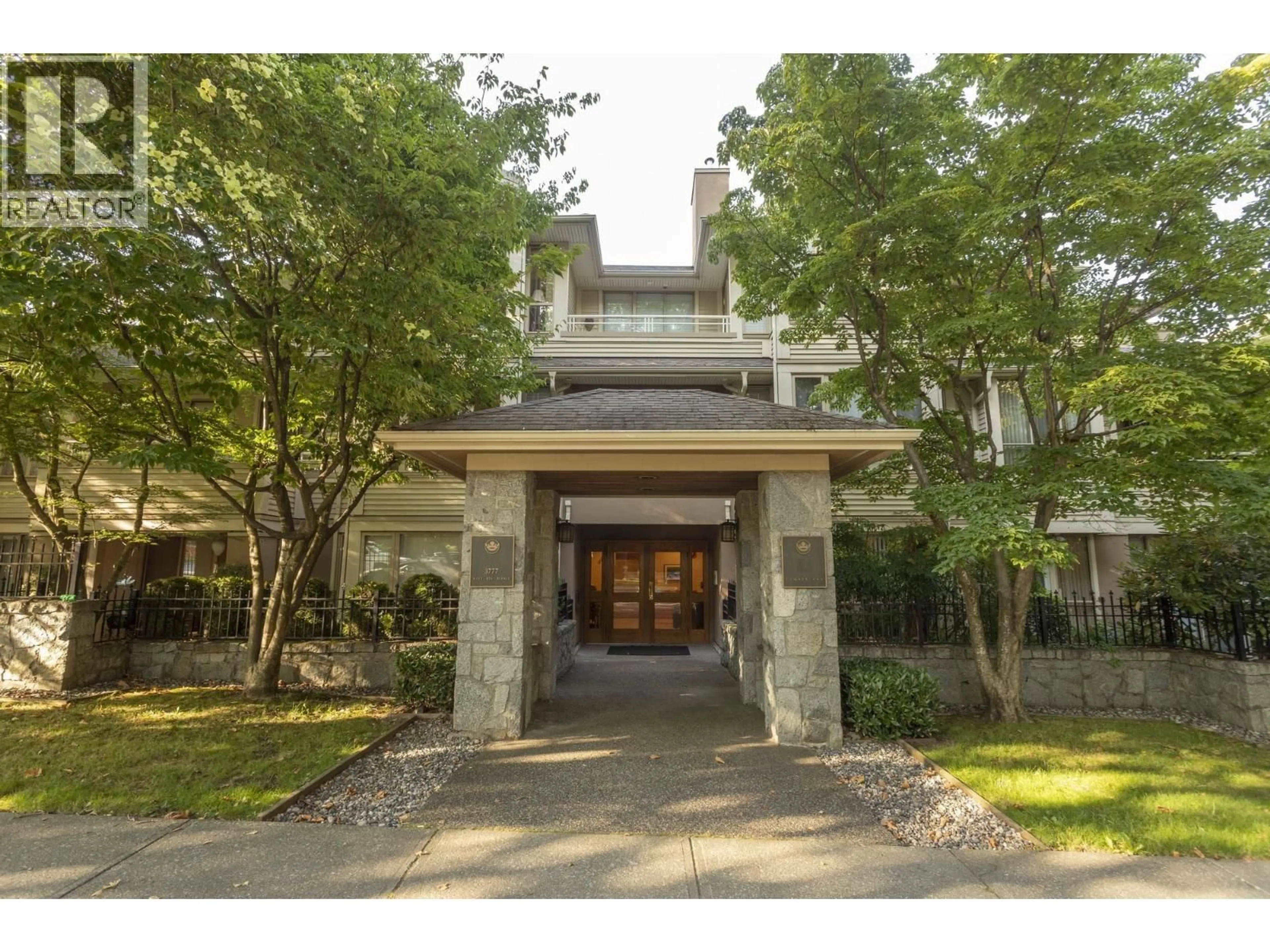 Indoor foyer for 405 - 3777 8TH AVENUE, Vancouver British Columbia V6R1Z2