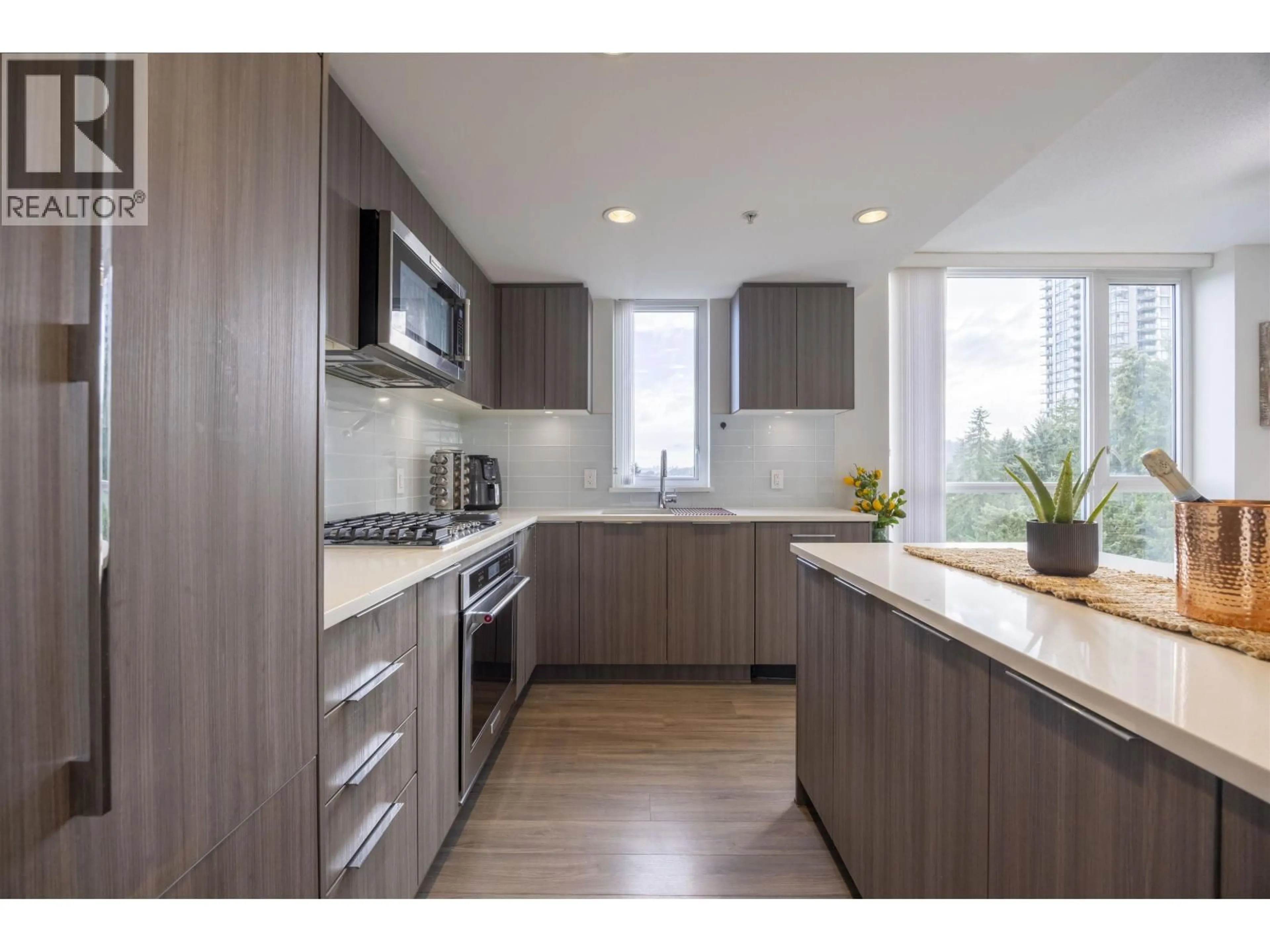 Standard kitchen, wood/laminate floor for 1204 - 3096 WINDSOR GATE, Coquitlam British Columbia V3B0P4
