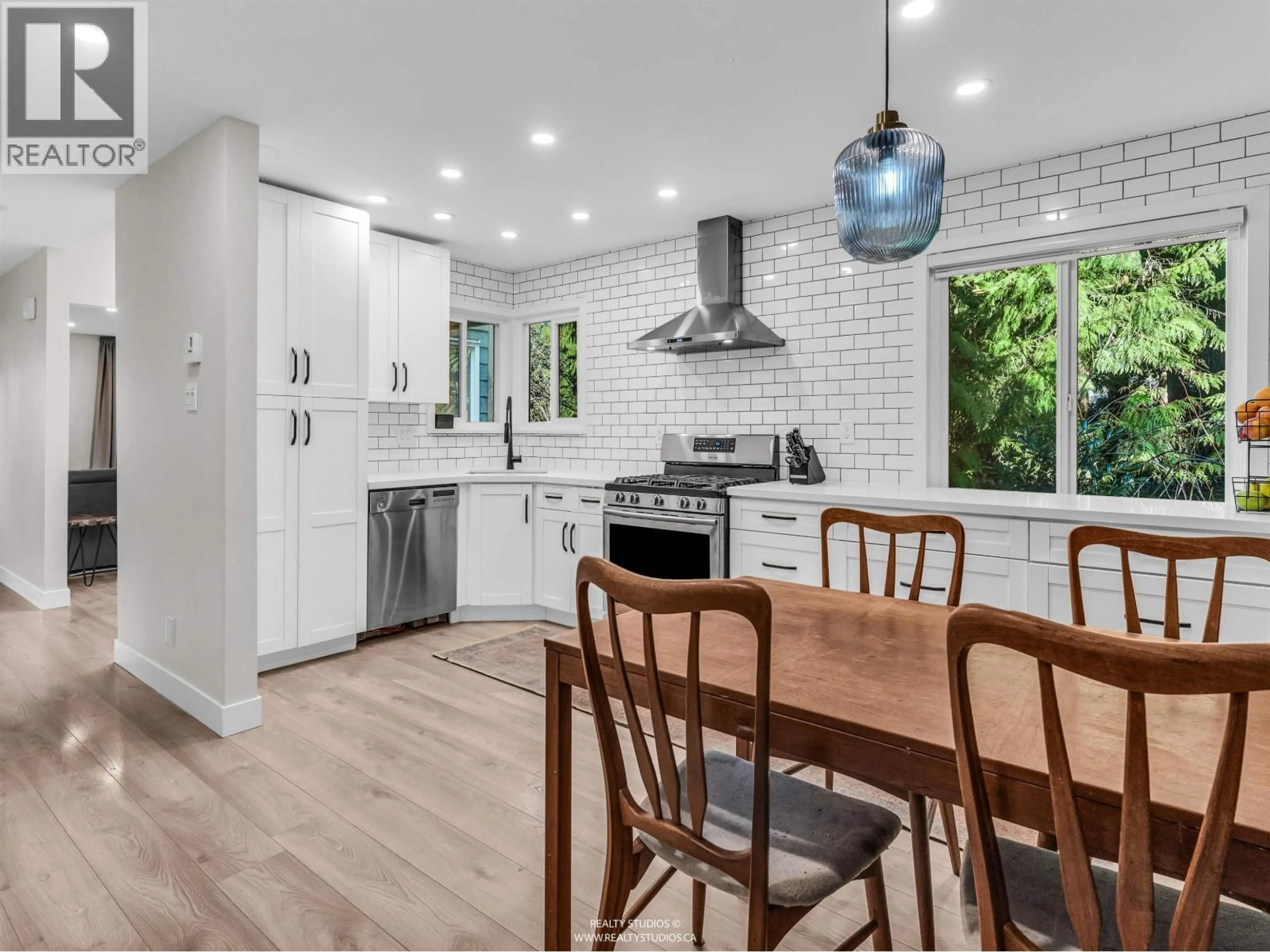 Open concept kitchen, ceramic/tile floor for 11 - 2590 AUSTIN AVENUE, Coquitlam British Columbia V3K5X4