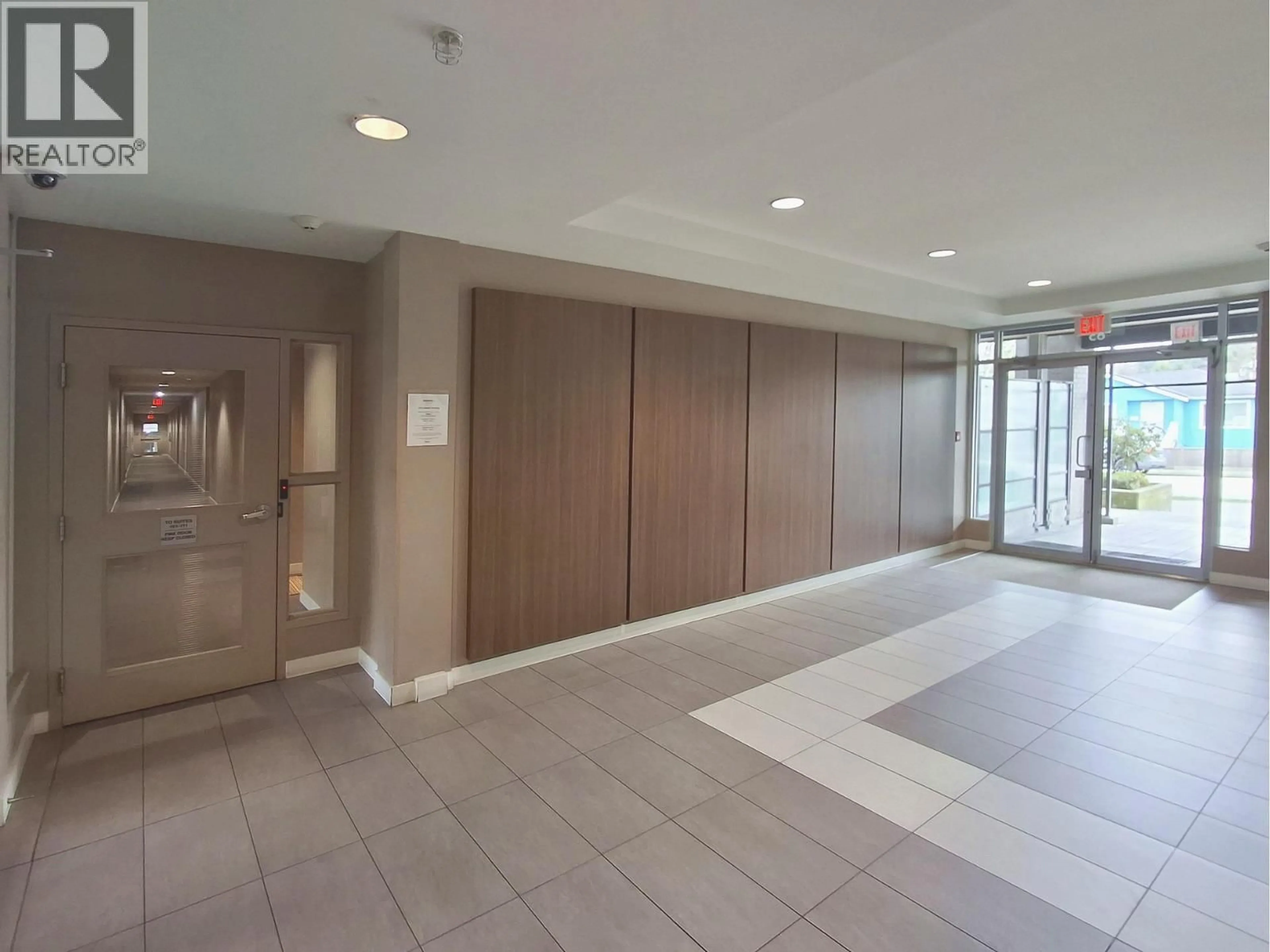Indoor foyer for 106 - 85 EIGHTH AVENUE, New Westminster British Columbia V3L0E9