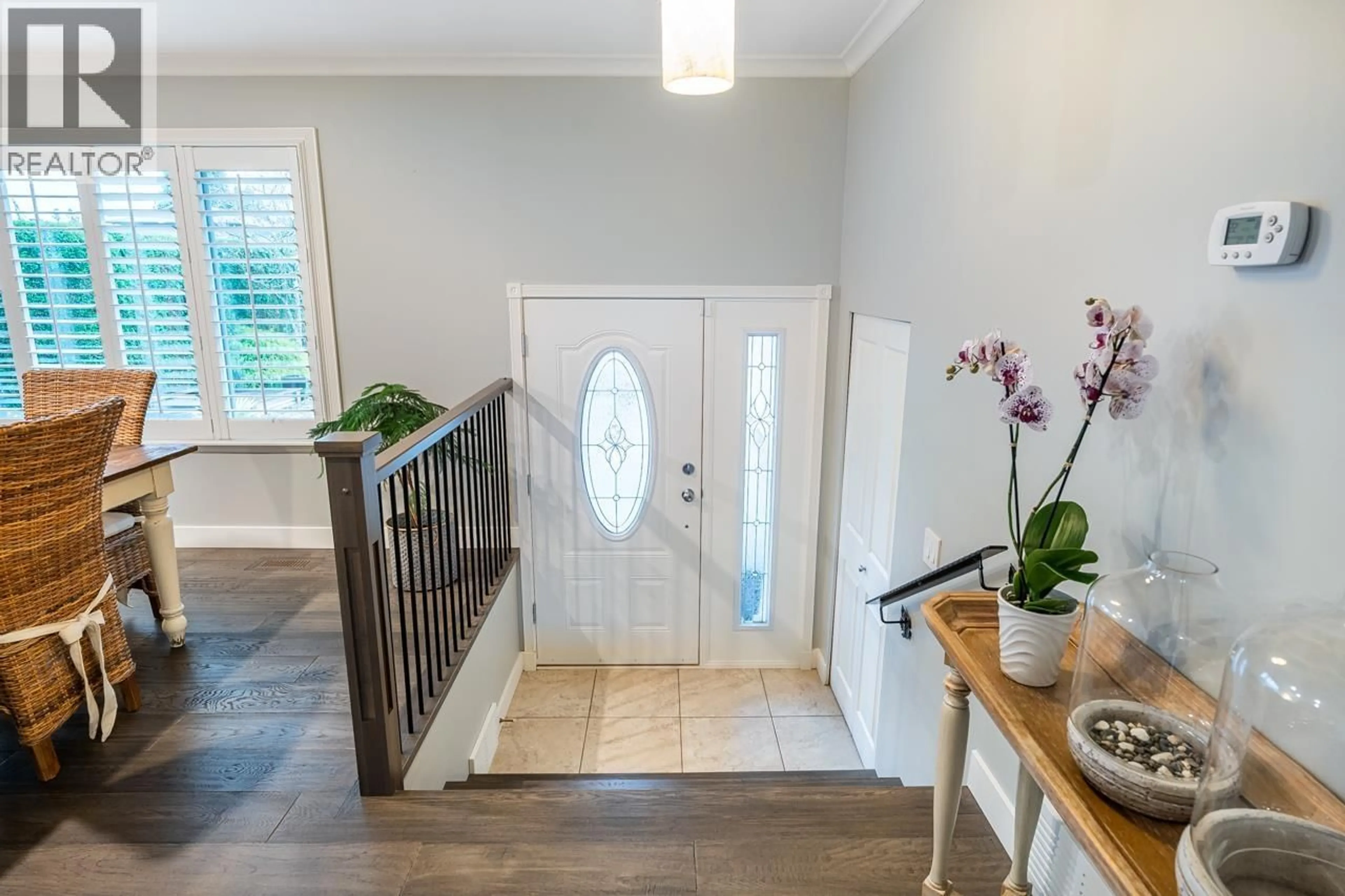 Indoor entryway for 18883 120 AVENUE, Pitt Meadows British Columbia V3Y1W5