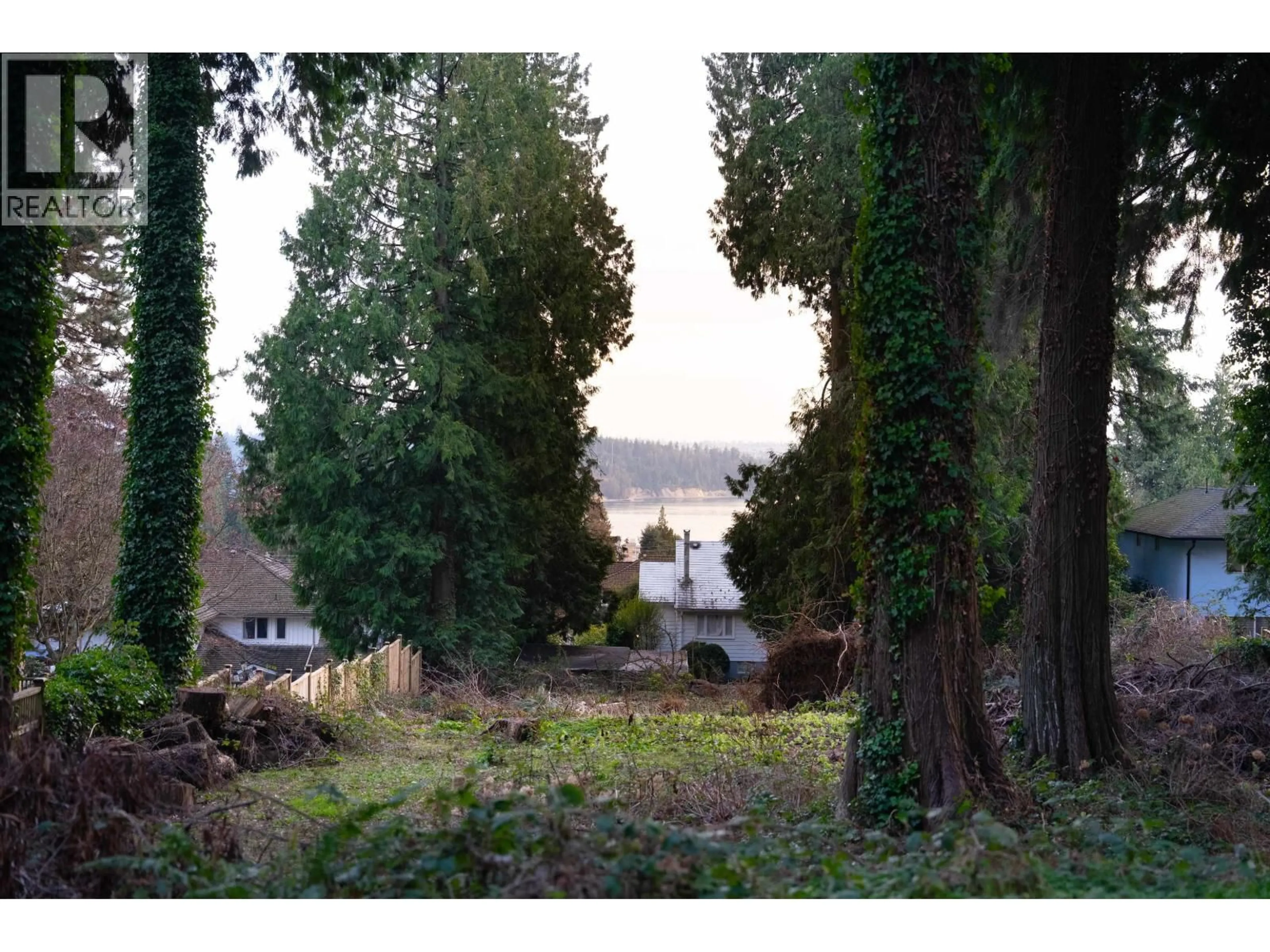 A pic from outside/outdoor area/front of a property/back of a property/a pic from drone, water/lake/river/ocean view for 1372 OTTAWA AVENUE, West Vancouver British Columbia V7T2H5