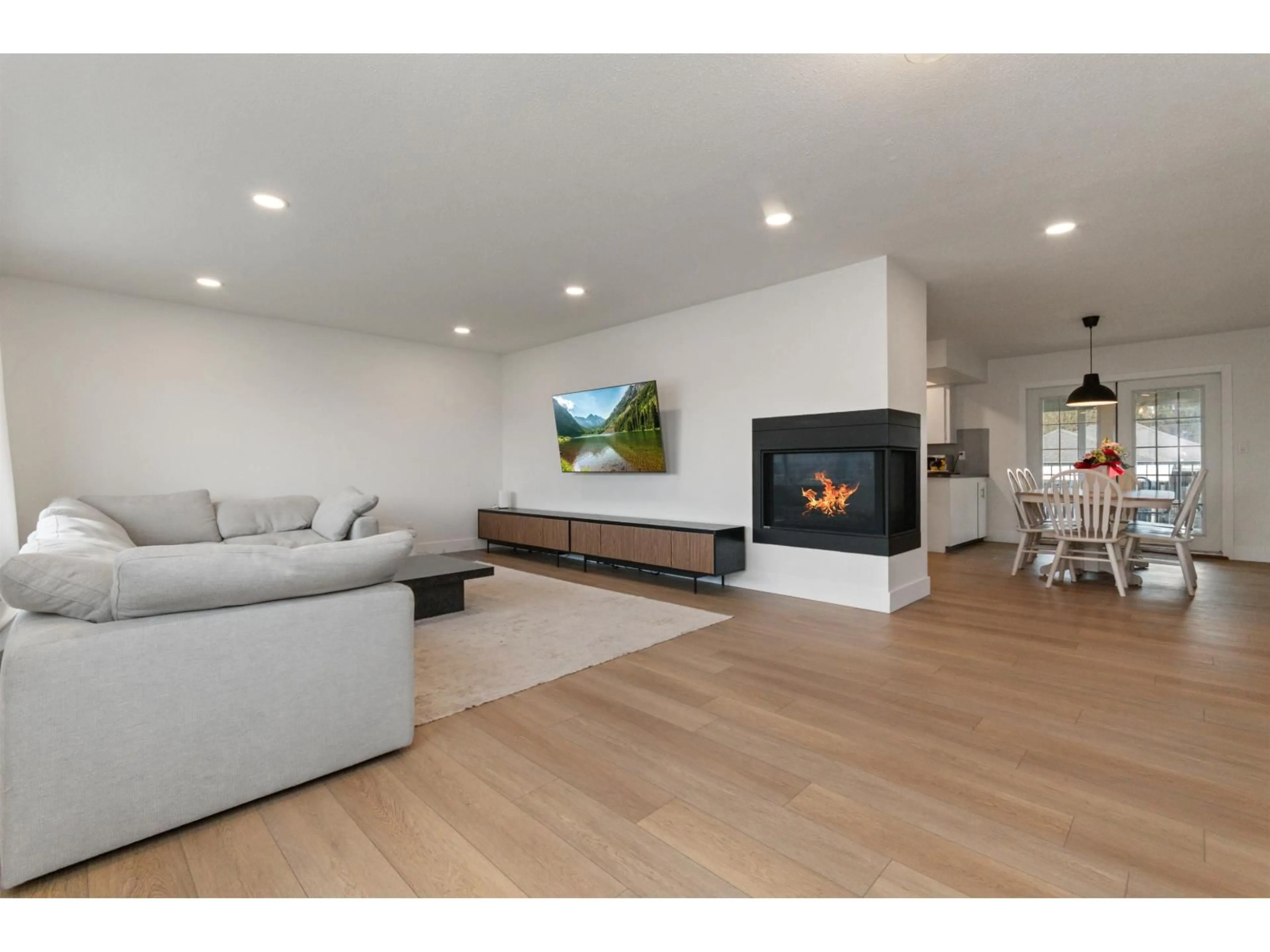 Living room with furniture, wood/laminate floor for 45601 FERNWAY AVENUE, Chilliwack British Columbia V2P3B2