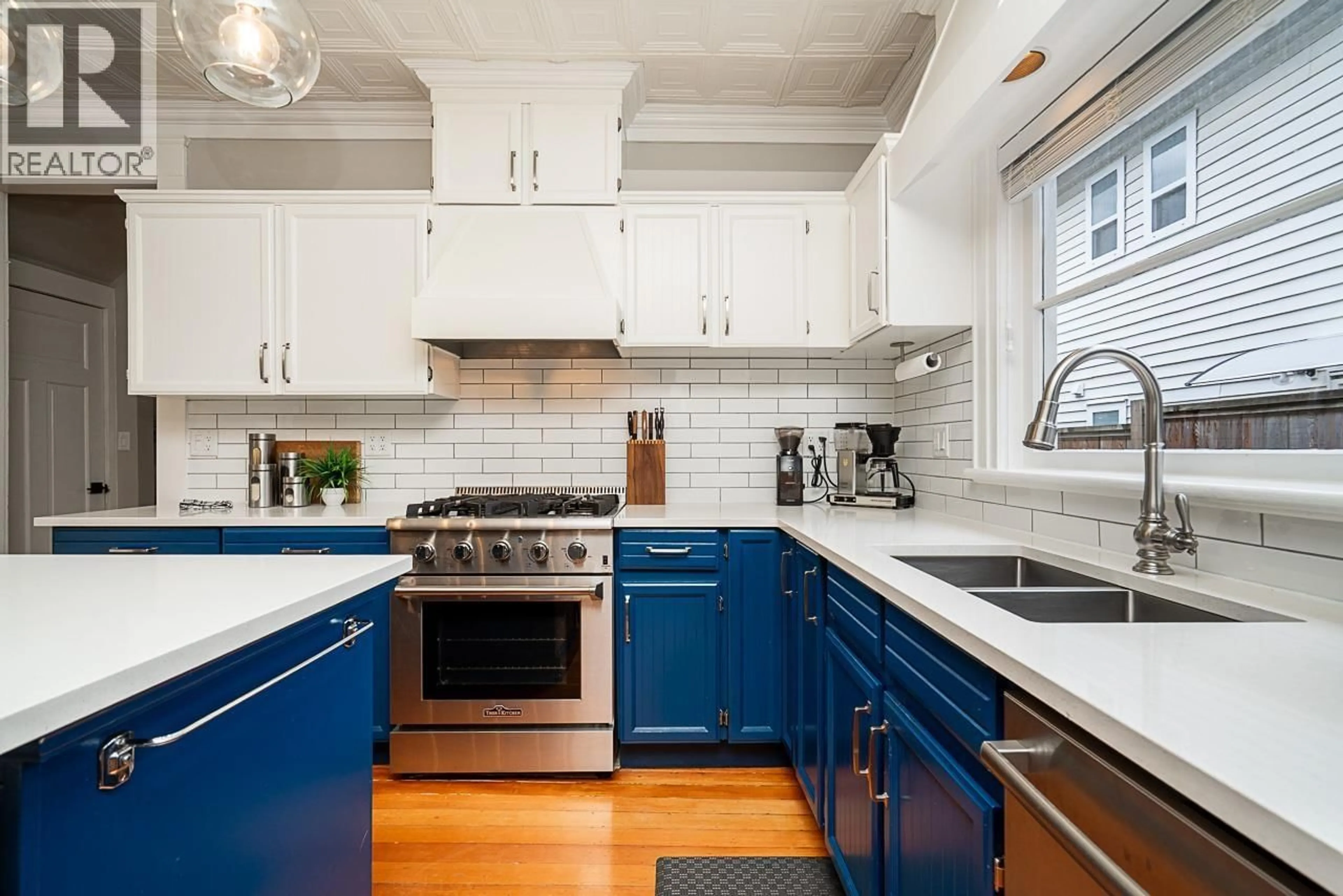 Contemporary kitchen, ceramic/tile floor for 375 KEARY STREET, New Westminster British Columbia V3L3L2