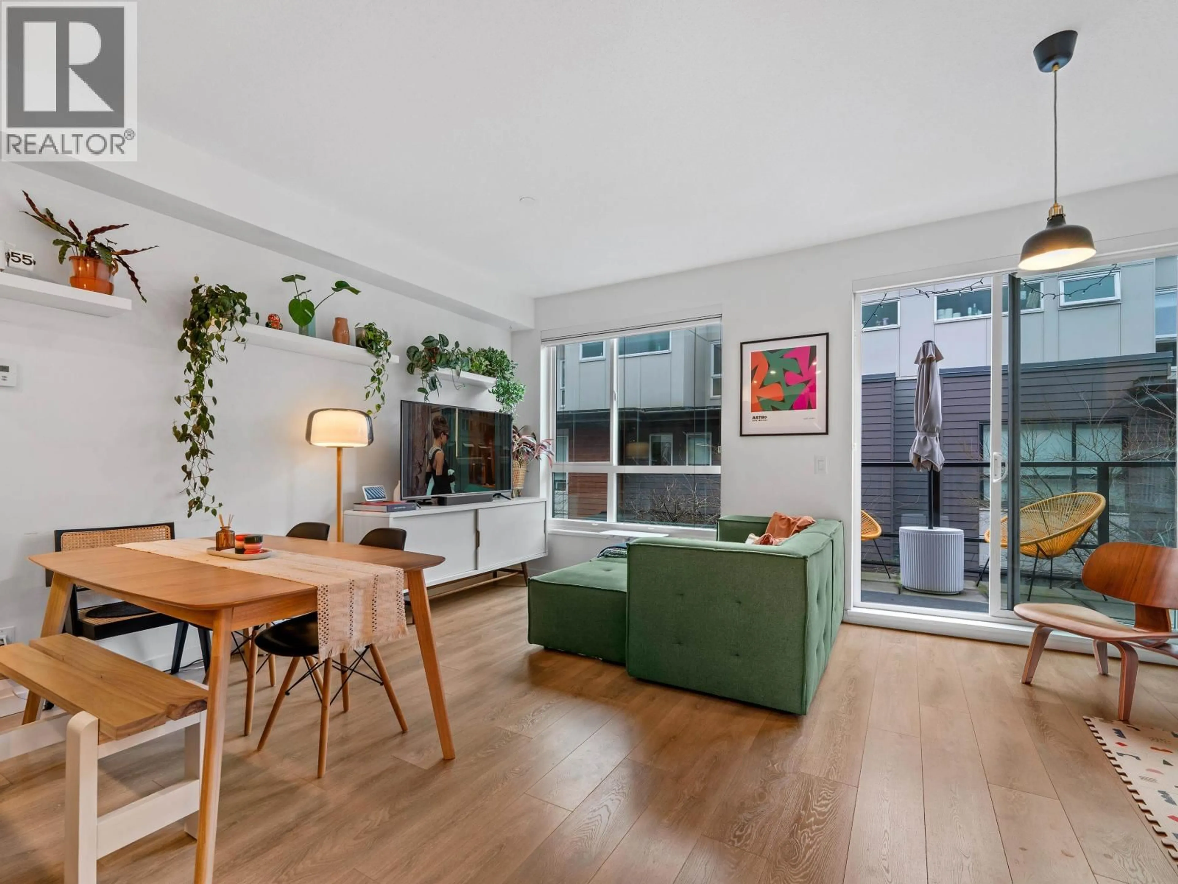 Living room with furniture, wood/laminate floor for 27 - 533 3RD STREET, North Vancouver British Columbia V7L1G4