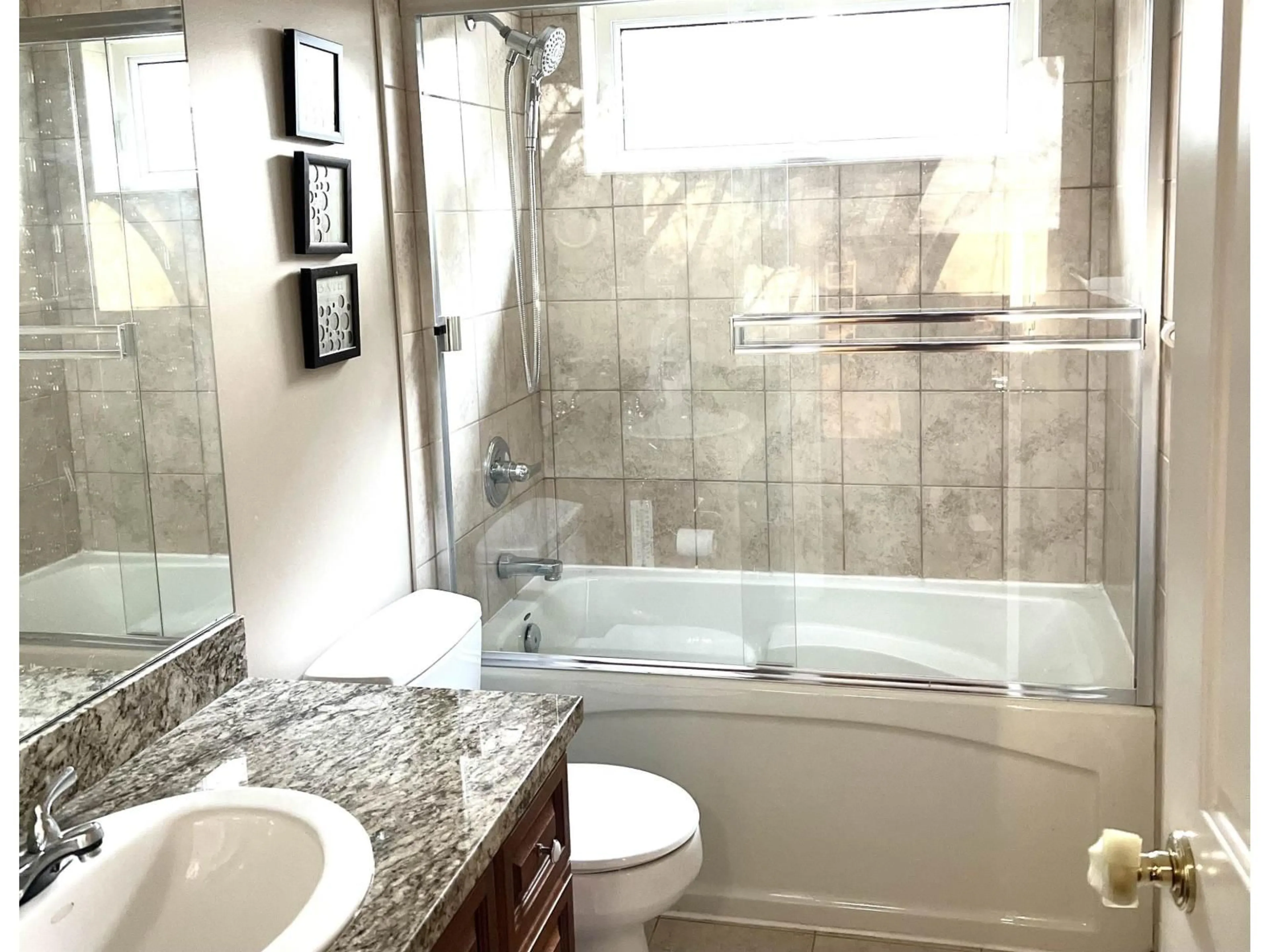 Standard bathroom, ceramic/tile floor for 13838 116 AVENUE, Surrey British Columbia V3R2T2