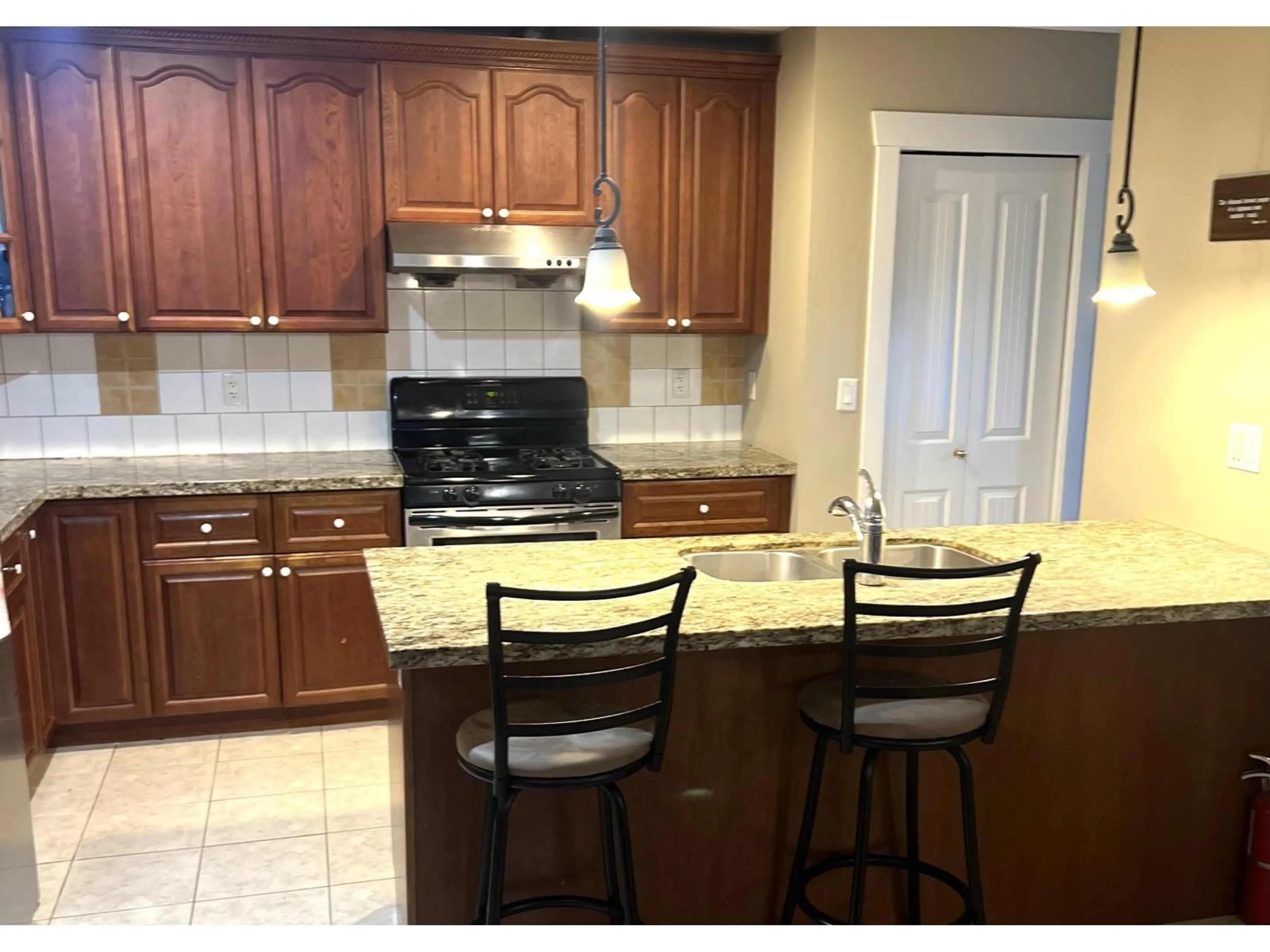 Standard kitchen, unknown for 13838 116 AVENUE, Surrey British Columbia V3R2T2