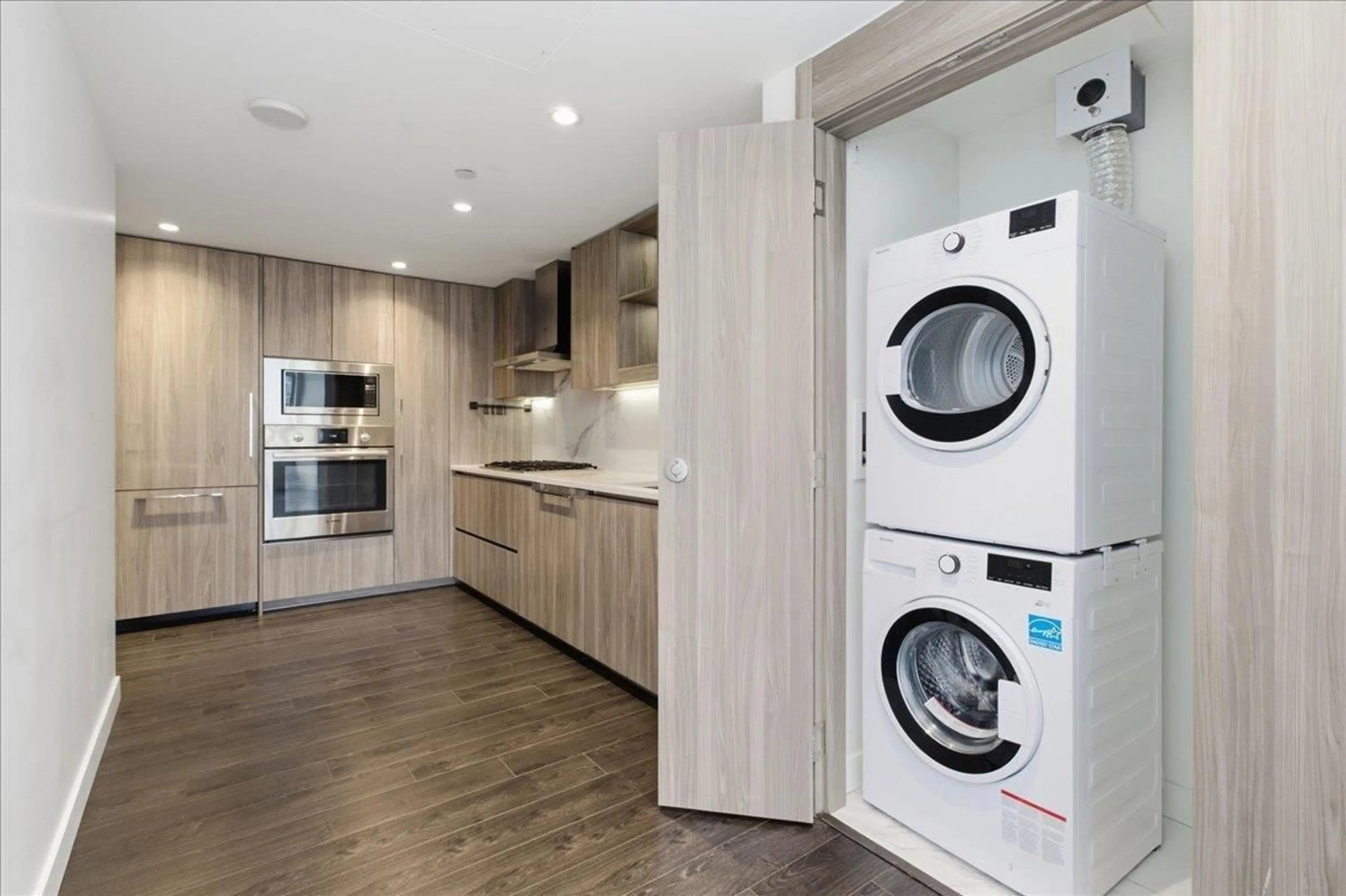 Laundry room for 1610 - 9887 WHALLEY BOULEVARD, Surrey British Columbia V3T0P4