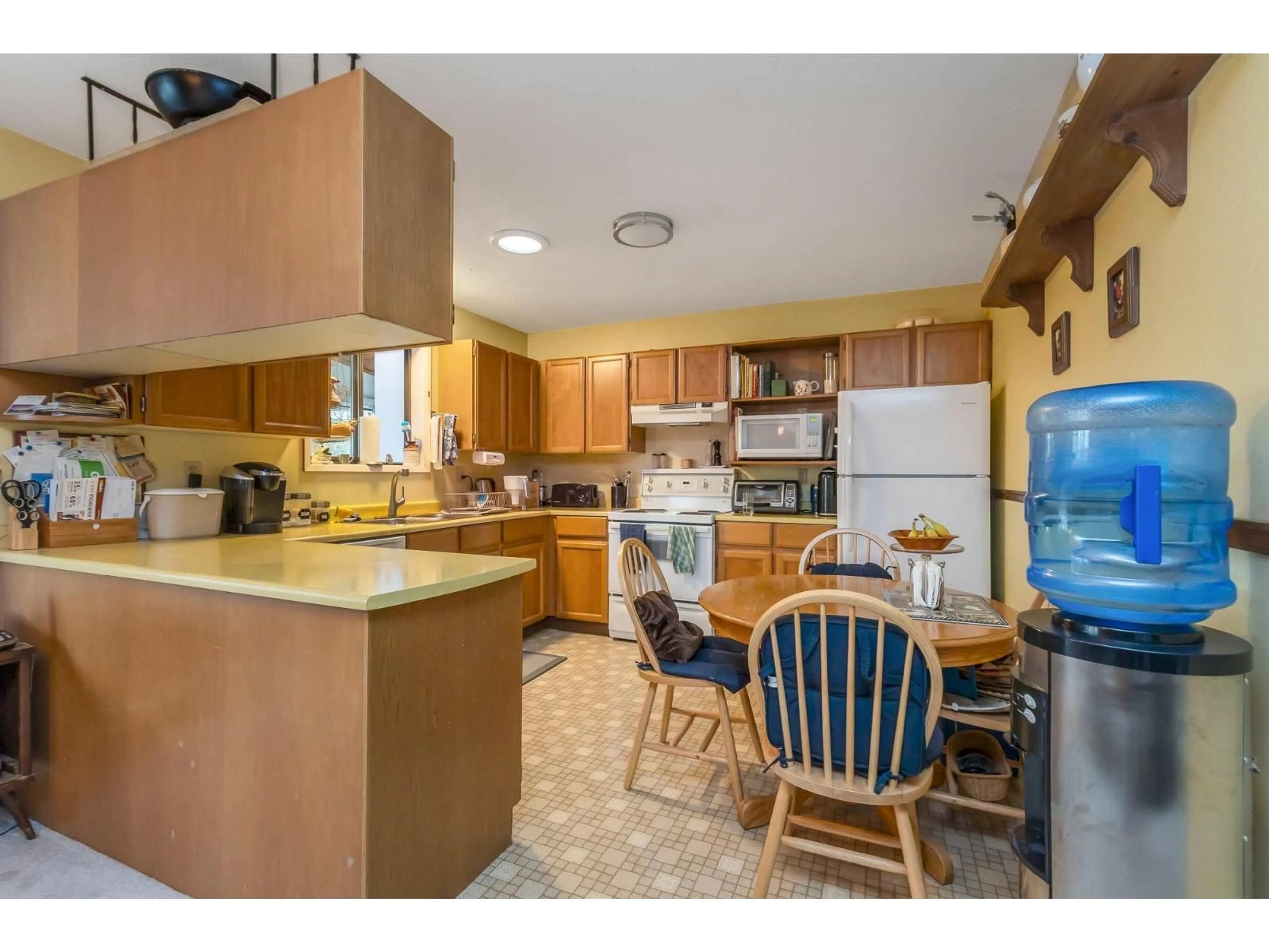 Standard kitchen, ceramic/tile floor for 11130 80 AVENUE, Delta British Columbia V4C1W7