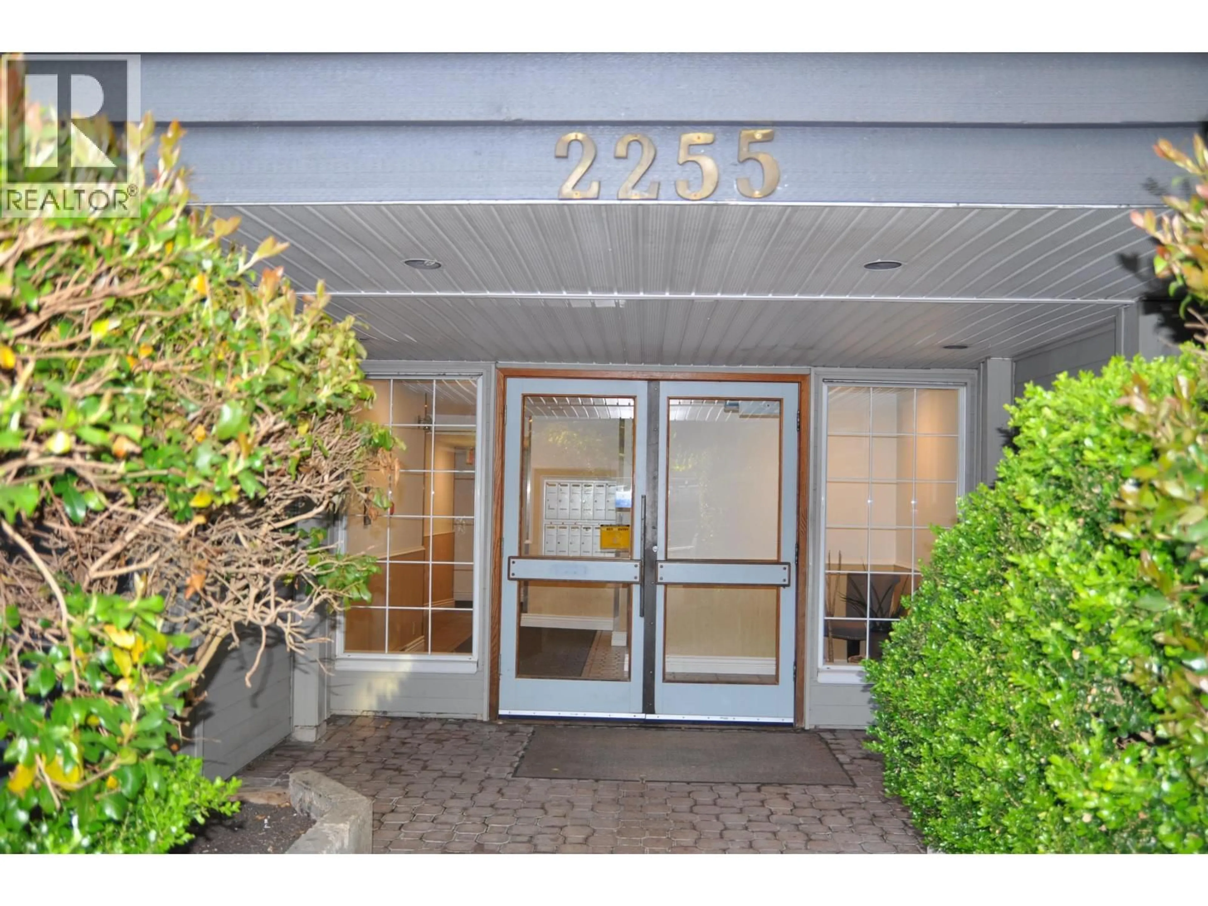 Indoor foyer for 104 - 2255 ETON STREET, Vancouver British Columbia V5L1C9