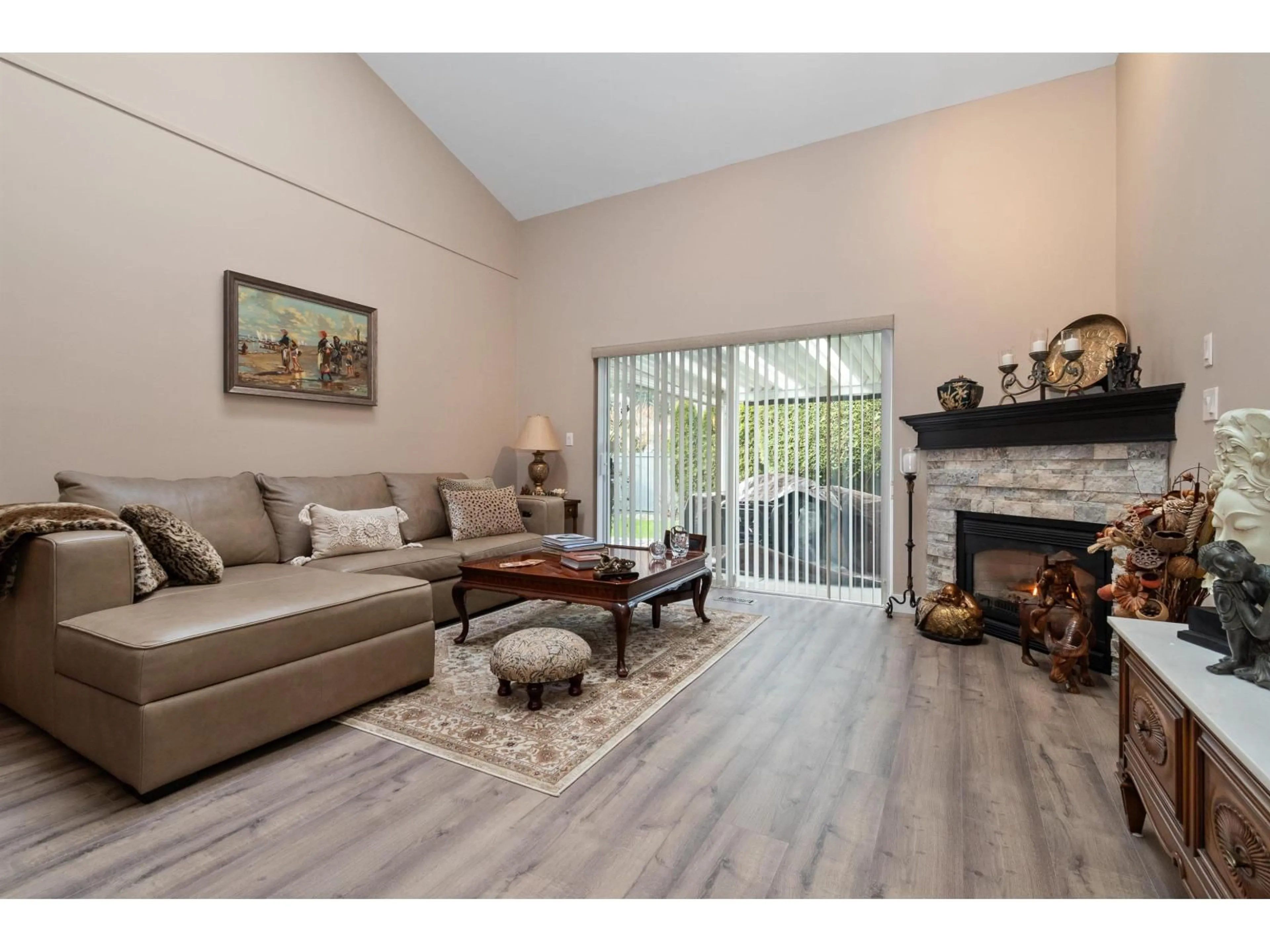 Living room with furniture, wood/laminate floor for 39 - 730 MCCOMBS DRIVE, Harrison Hot Springs British Columbia V0M1K0