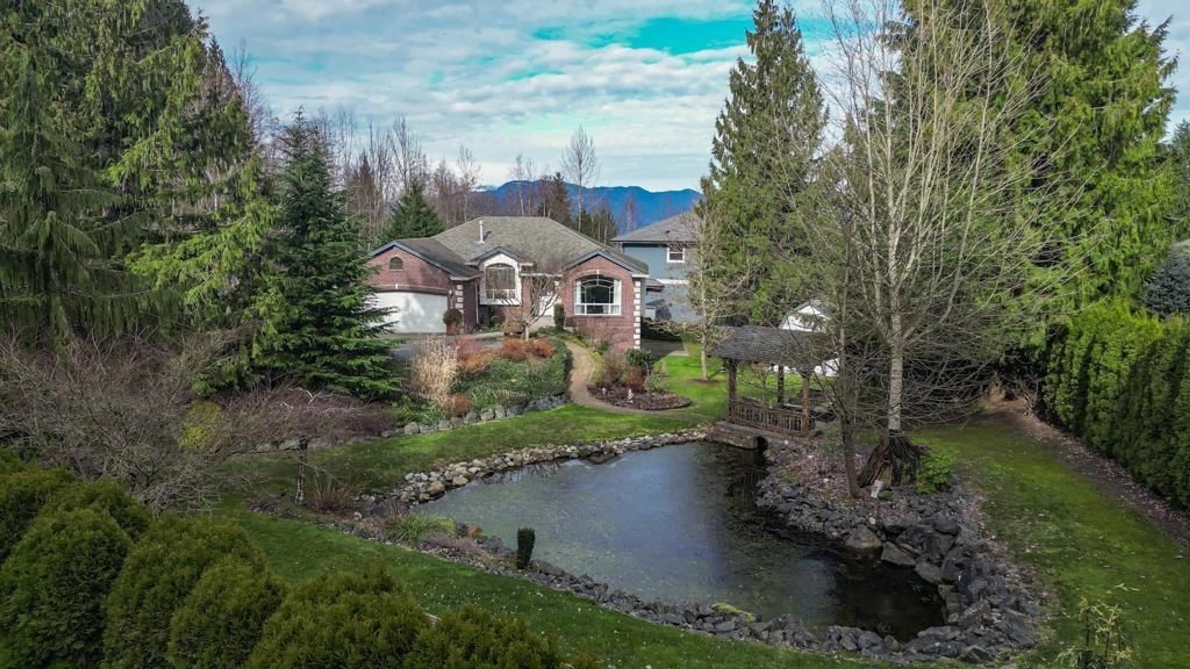 A pic from outside/outdoor area/front of a property/back of a property/a pic from drone, water/lake/river/ocean view for 7166 MARBLE HILL ROAD, Chilliwack British Columbia V4Z1J5
