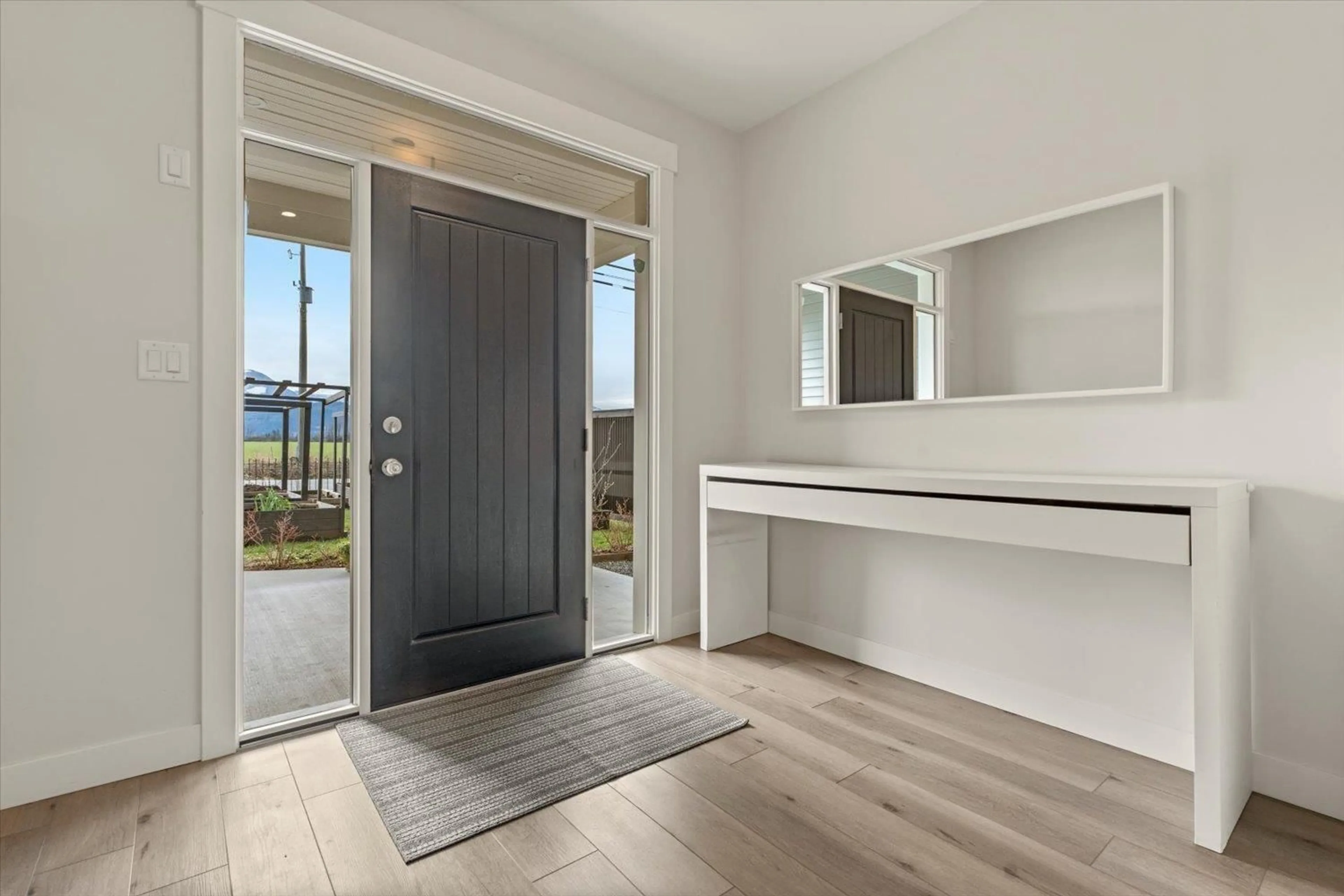 Indoor entryway for 47389 YALE ROAD, Chilliwack British Columbia V2P7M8