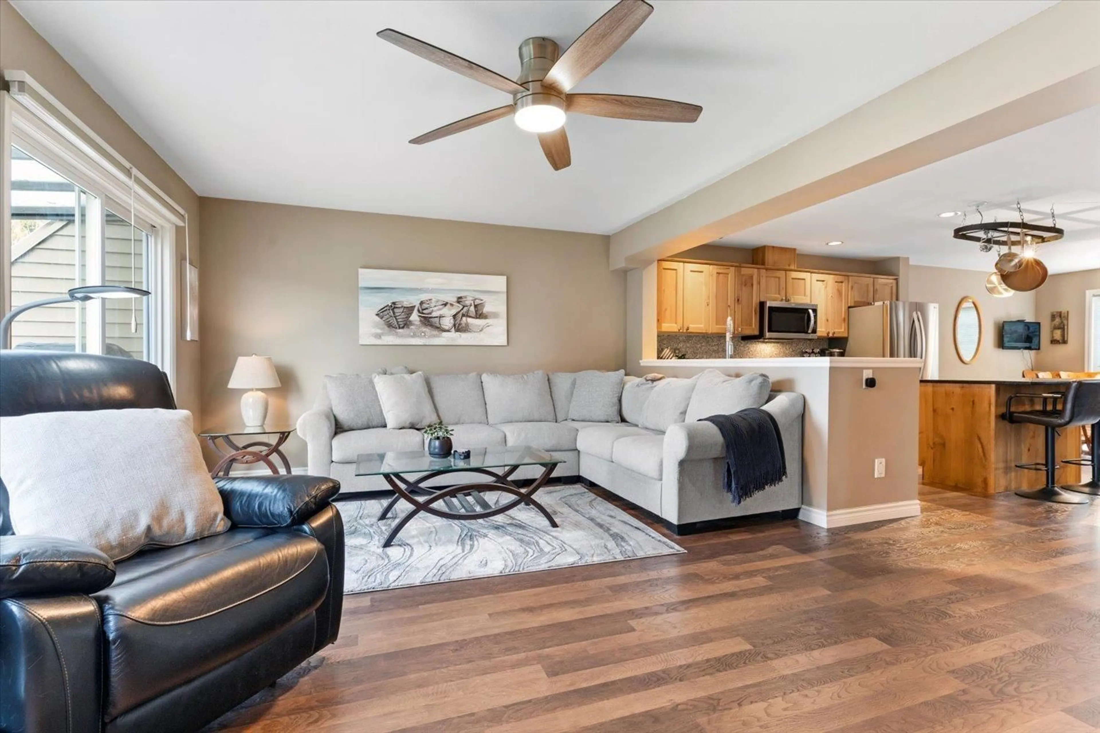 Living room with furniture, unknown for 6 - 9232 WOODBINE STREET, Chilliwack British Columbia V2P5S8