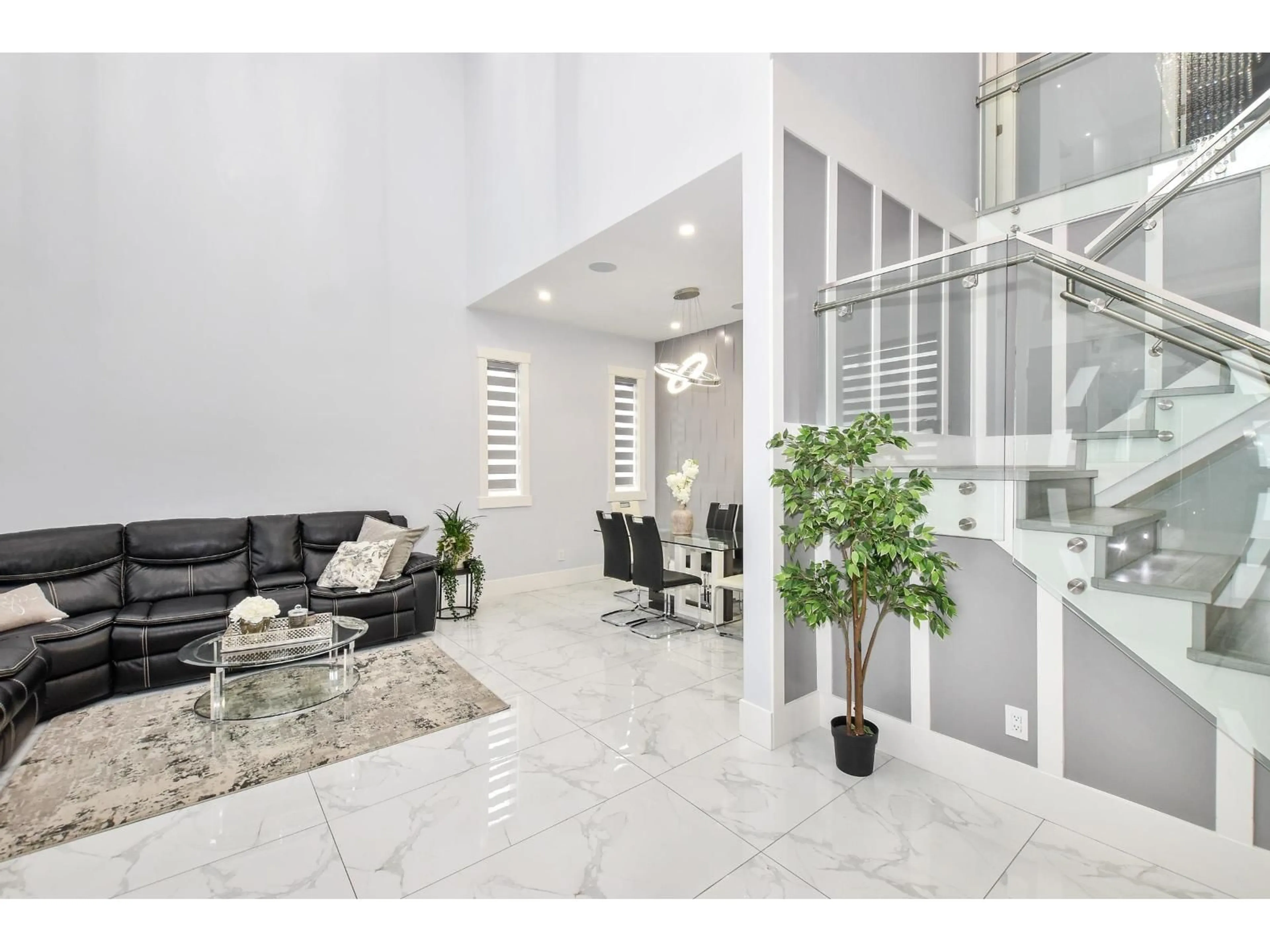 Indoor foyer for 2778 PRINCESS STREET, Abbotsford British Columbia V2T2S6