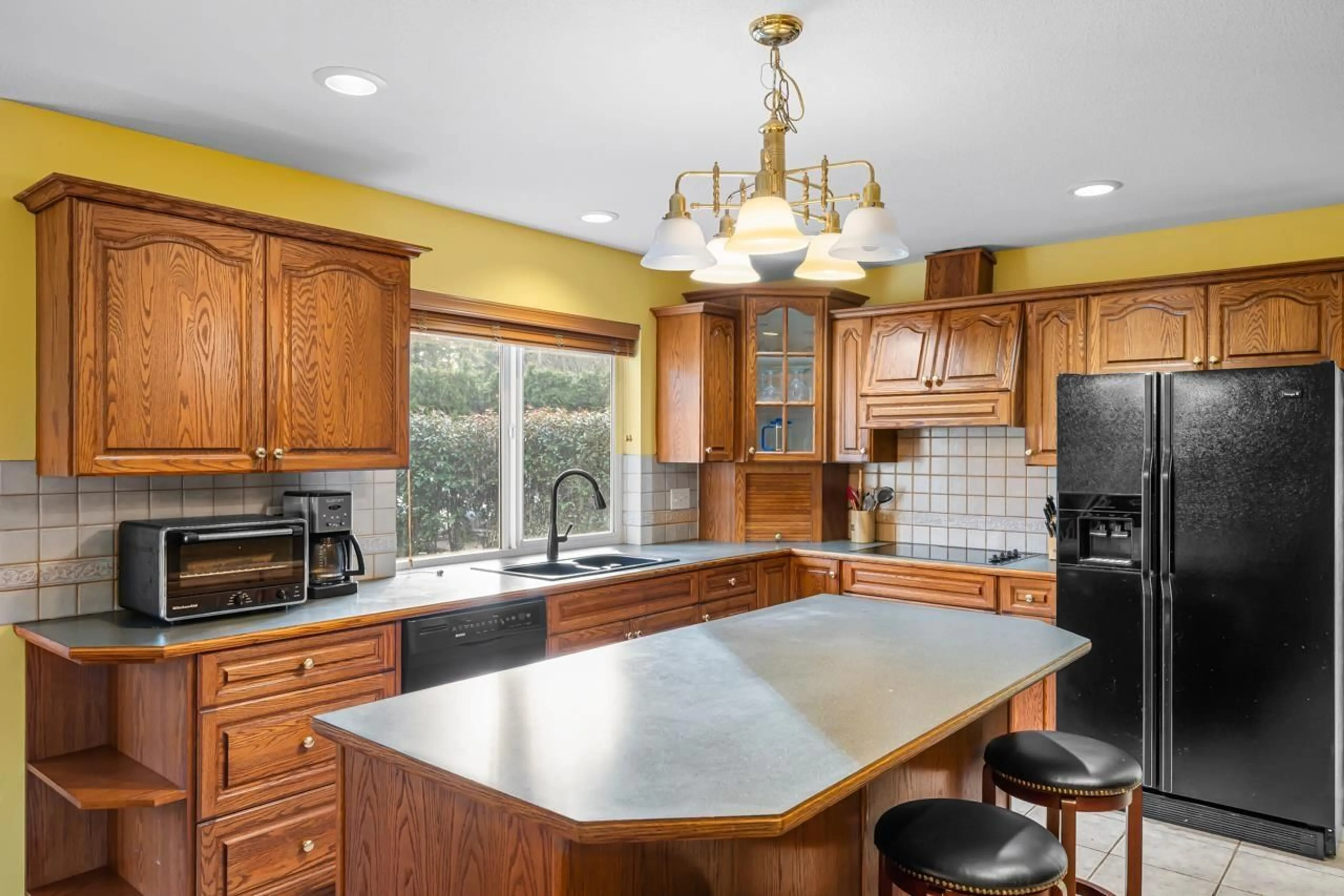 Open concept kitchen, ceramic/tile floor for 2789 CRANLEY DRIVE, Surrey British Columbia V4P1E2