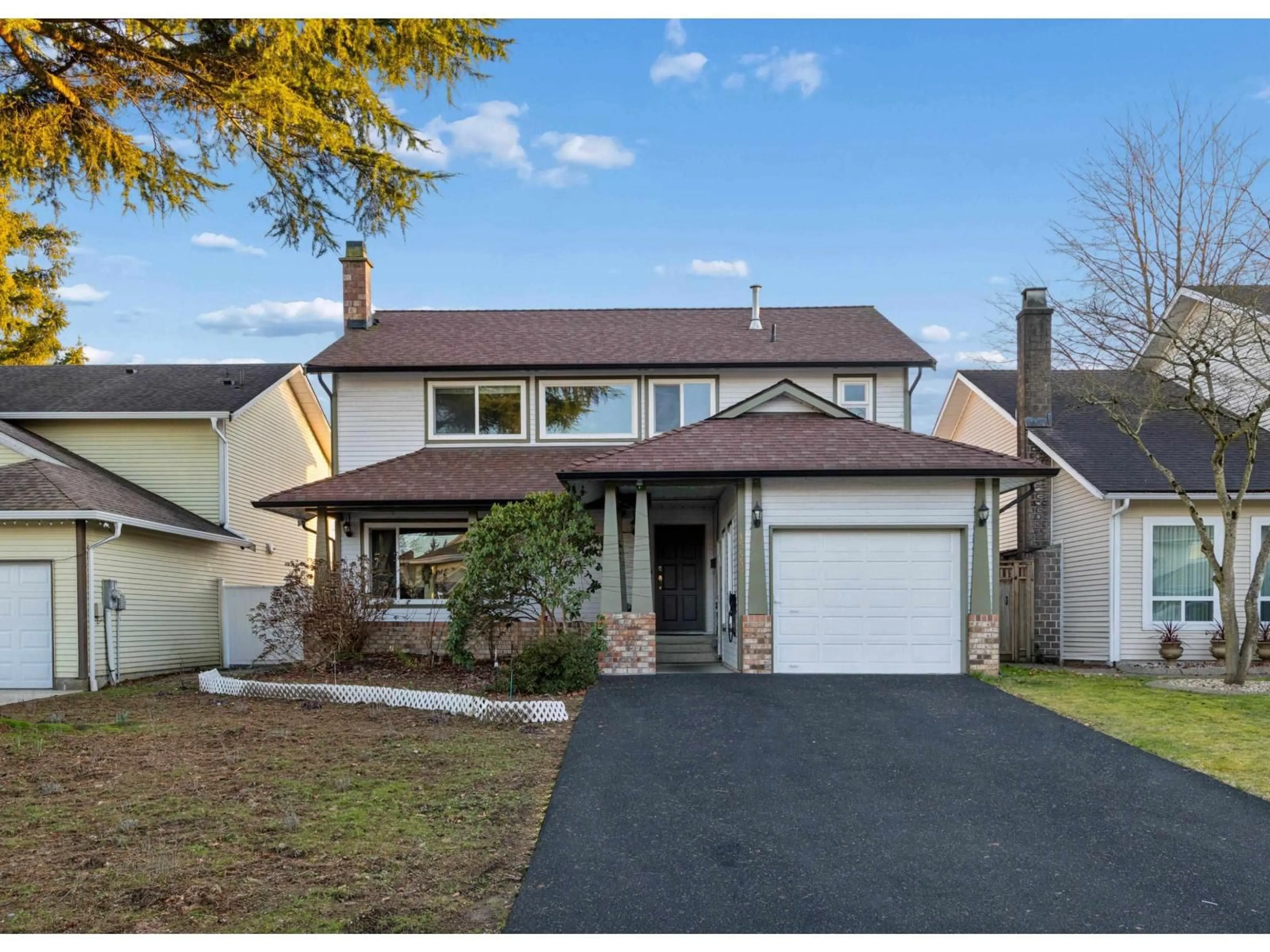 Home with vinyl exterior material, street for 15440 95A AVENUE, Surrey British Columbia V3R7S7