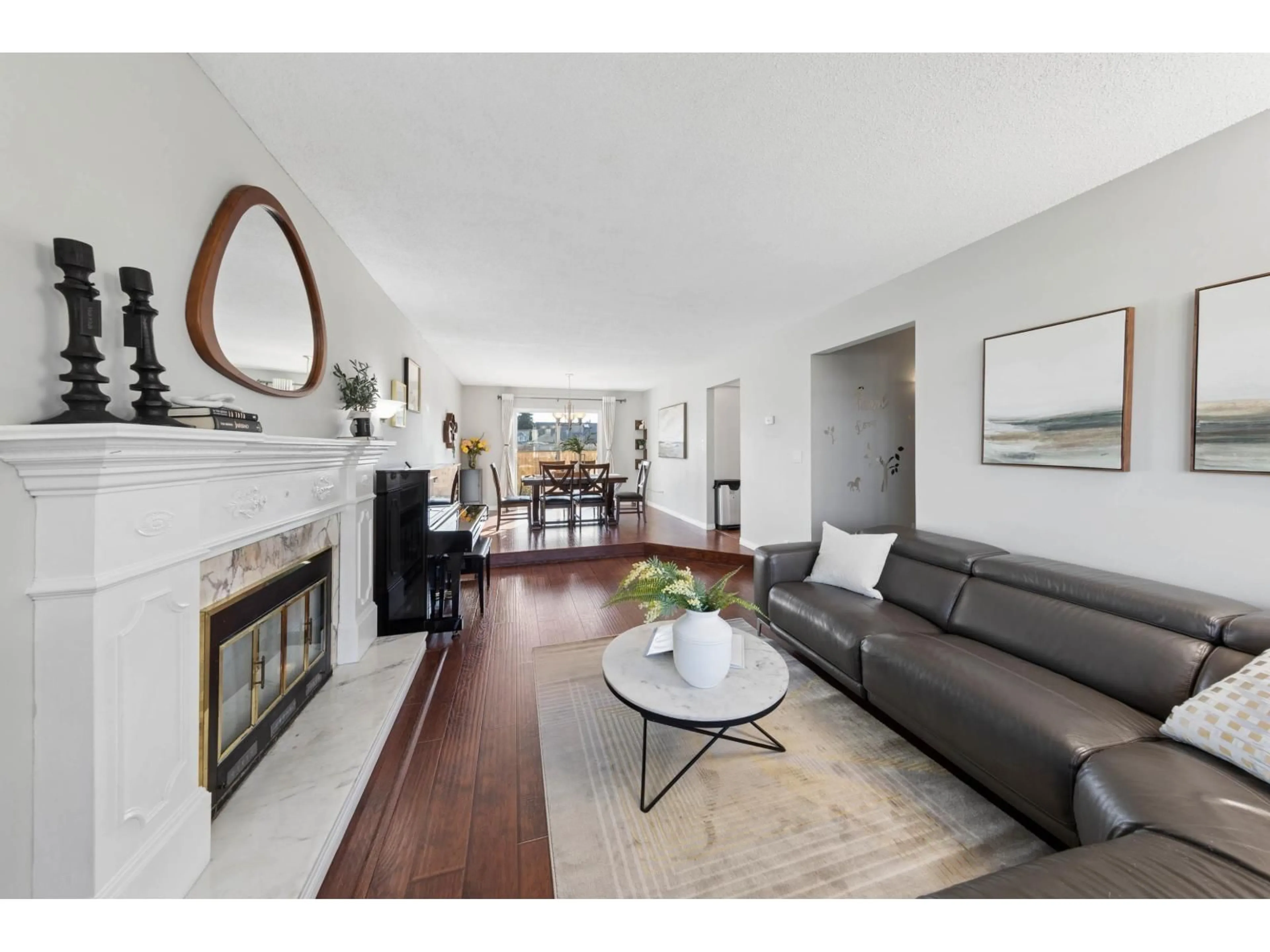 Living room with furniture, unknown for 15440 95A AVENUE, Surrey British Columbia V3R7S7