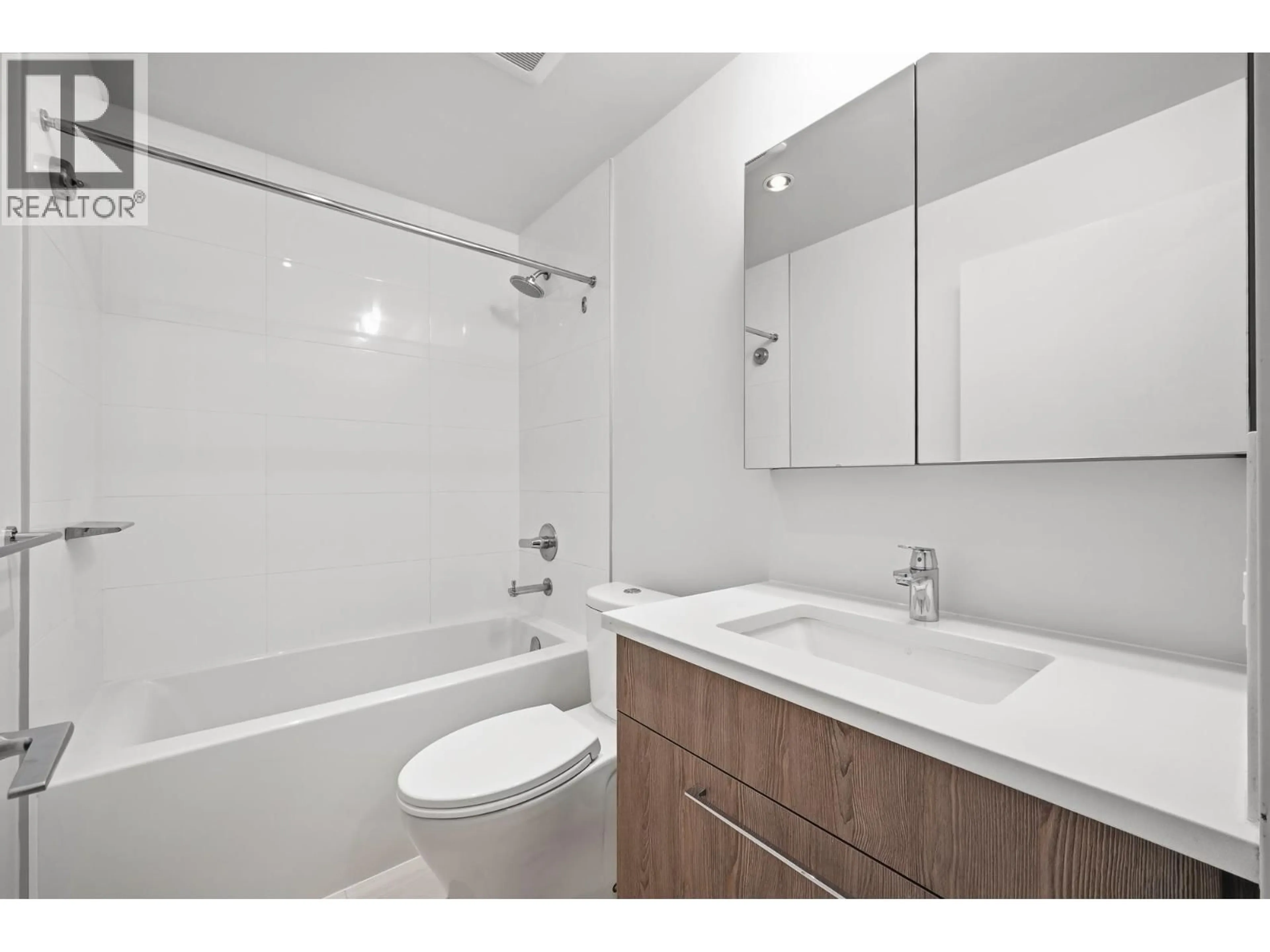 Standard bathroom, unknown for 2005 - 691 NORTH ROAD, Coquitlam British Columbia V3J0H9